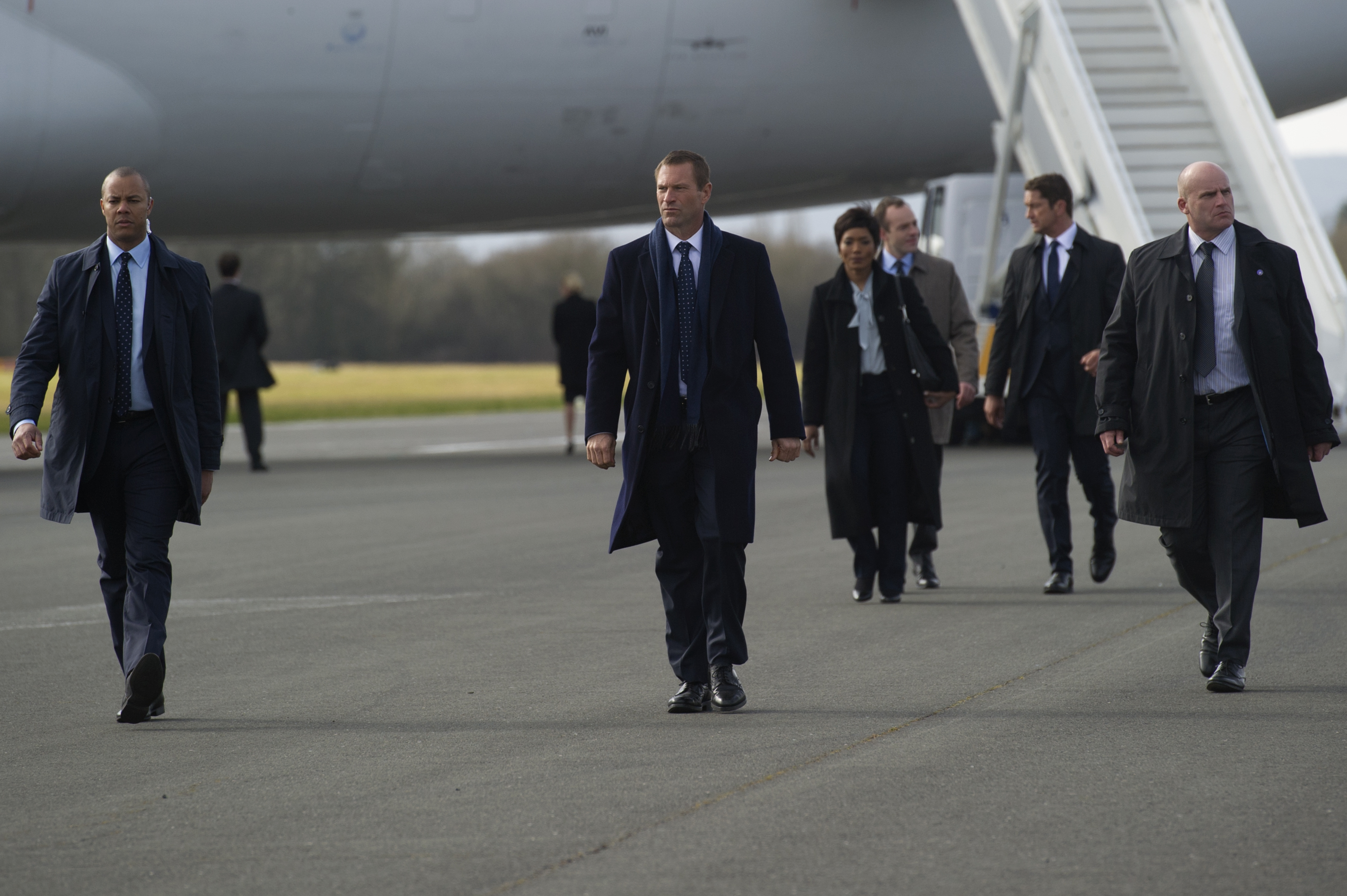 Angela Bassett and security detail on tarmac HD Wallpaper