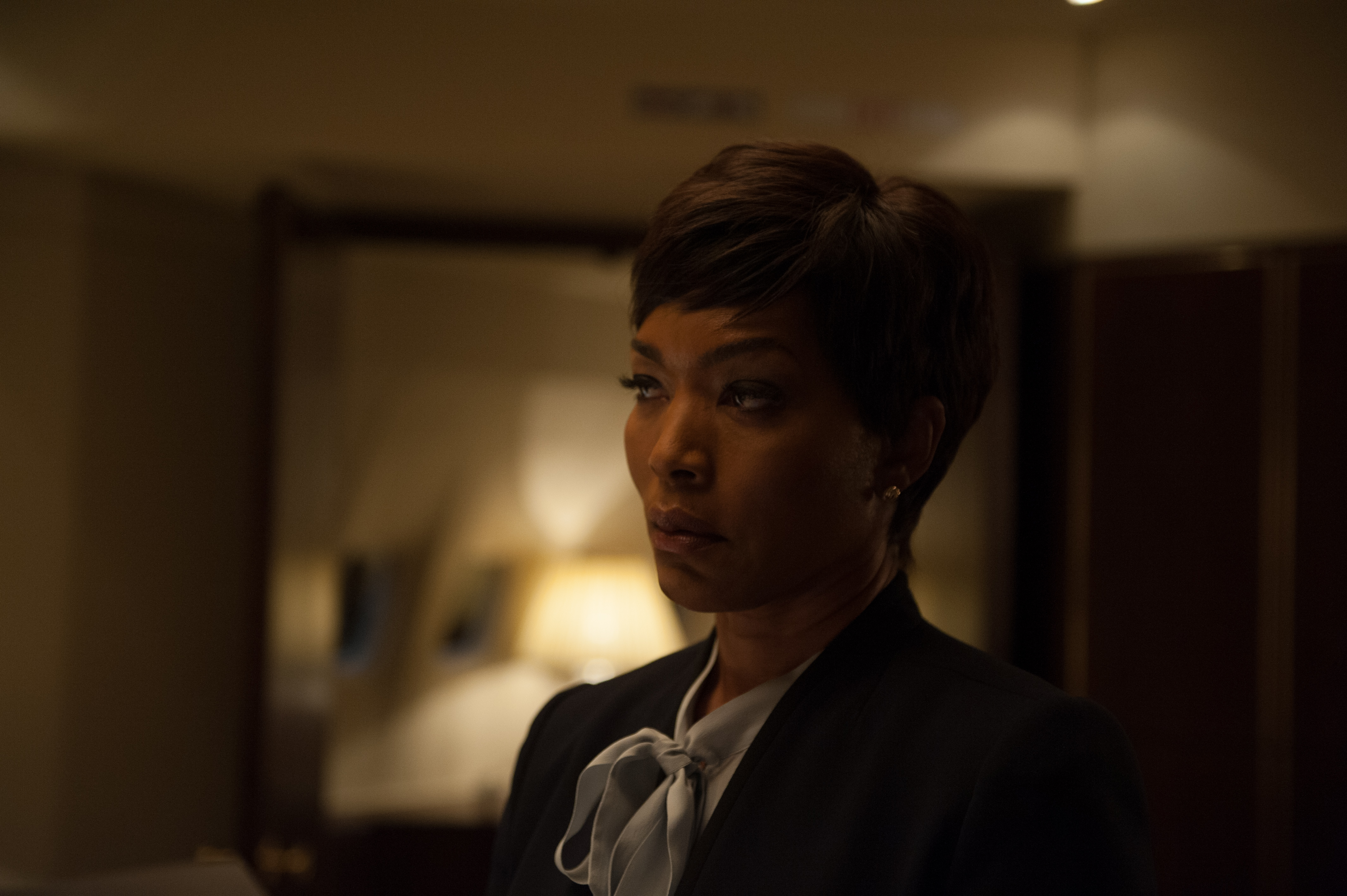 Angela Bassett HD Wallpaper