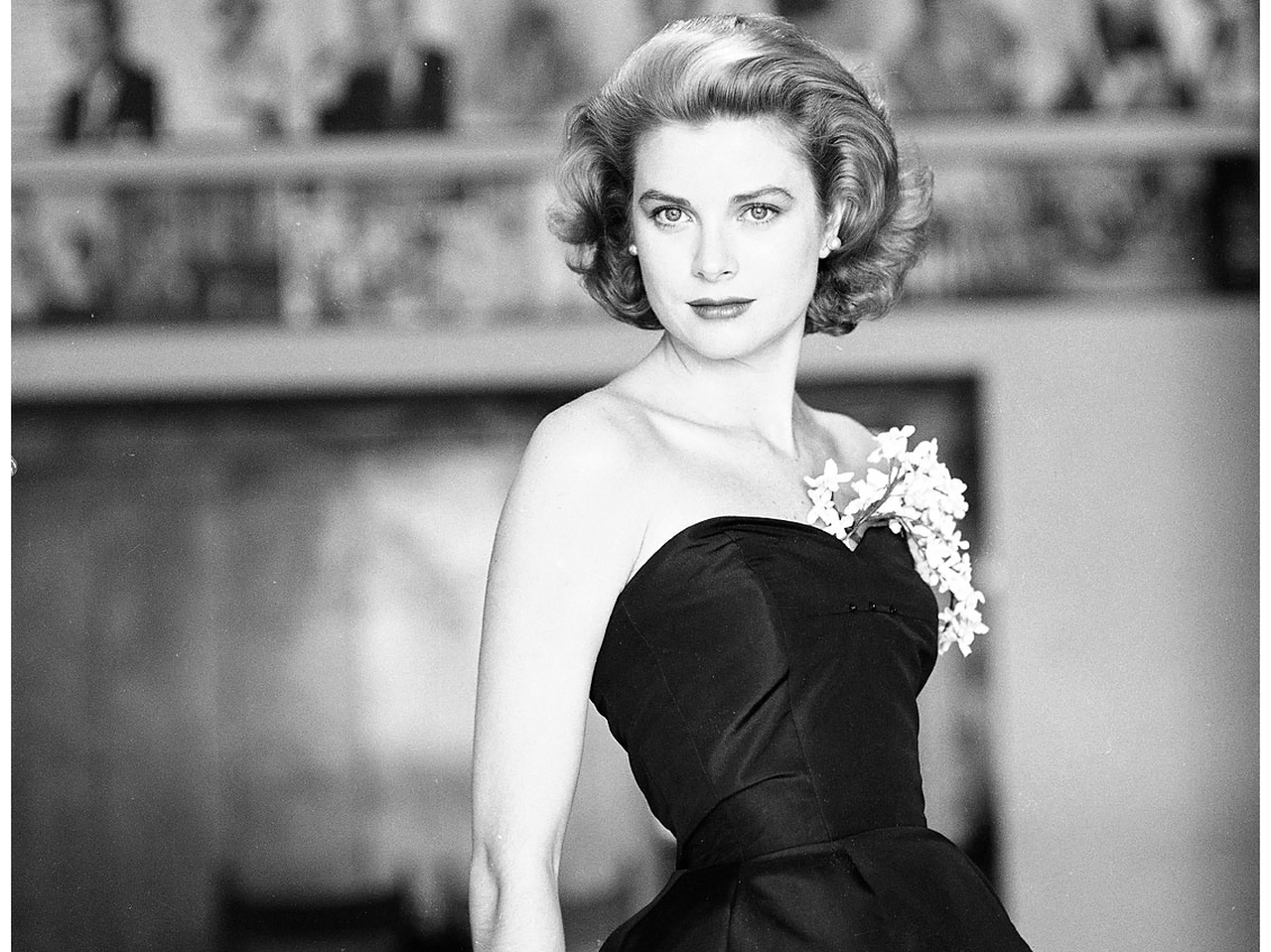 Grace Kelly in a black strapless dress HD Wallpaper