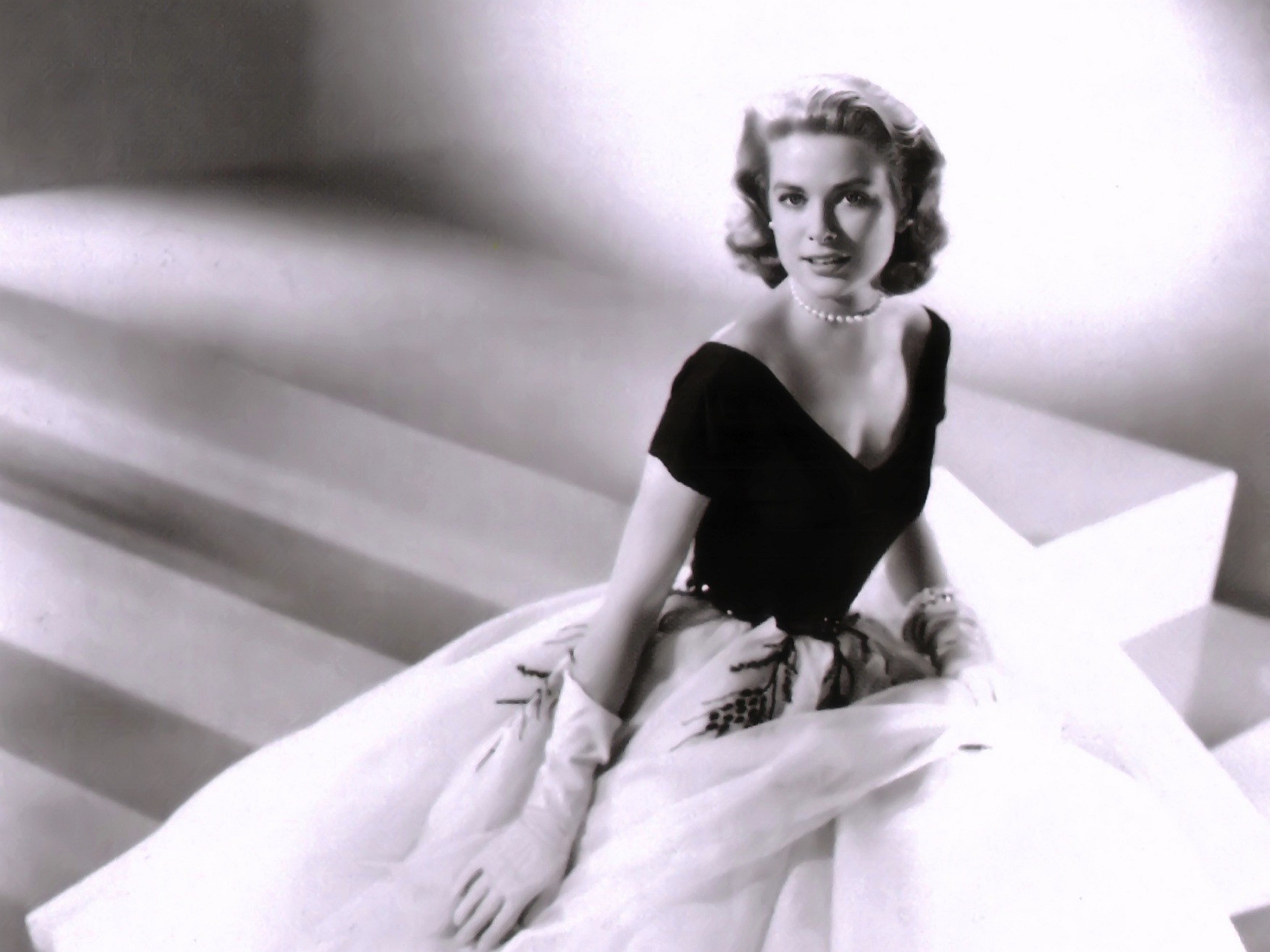 Grace Kelly in a formal gown HD Wallpaper
