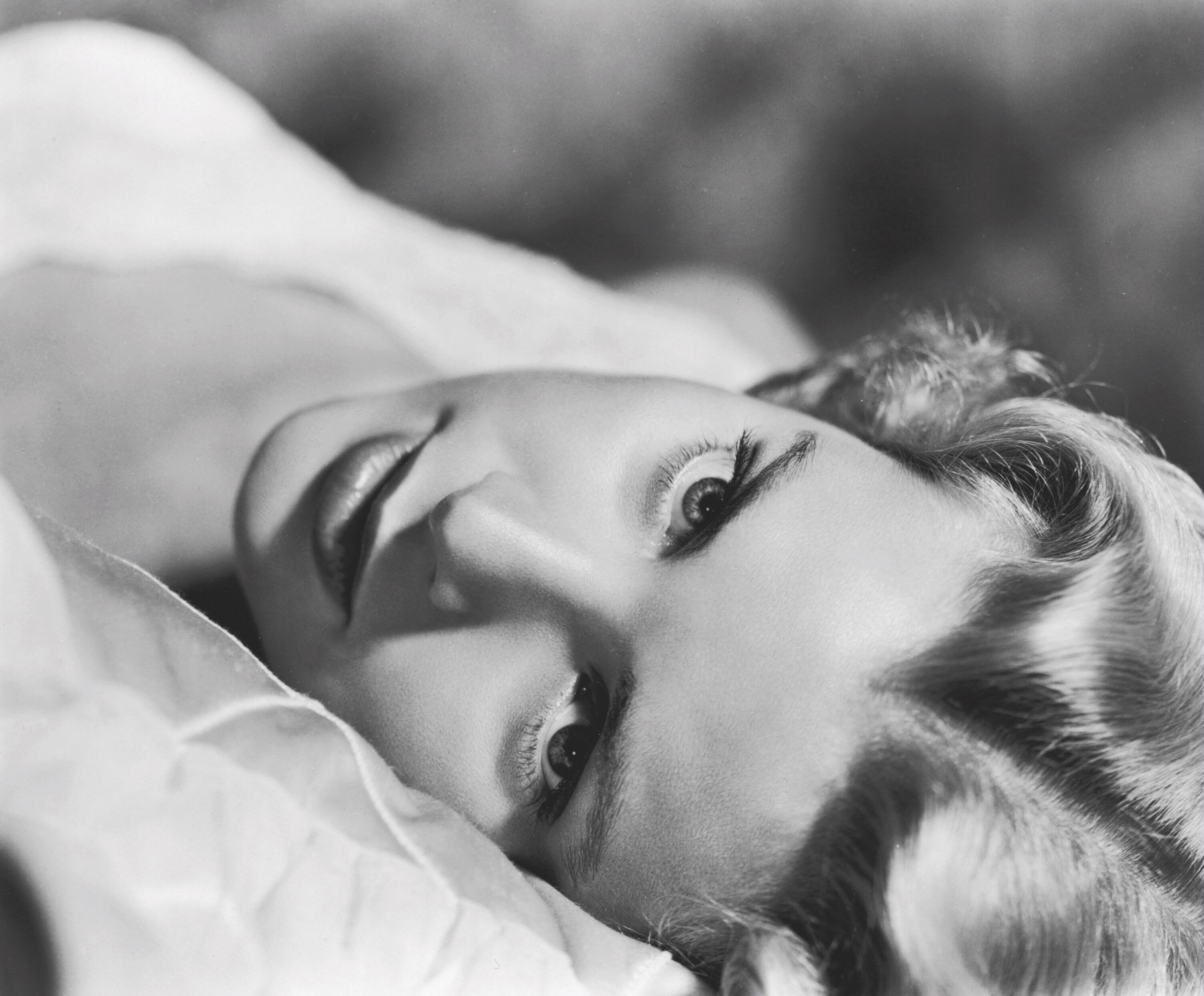 Grace Kelly lying down HD Wallpaper