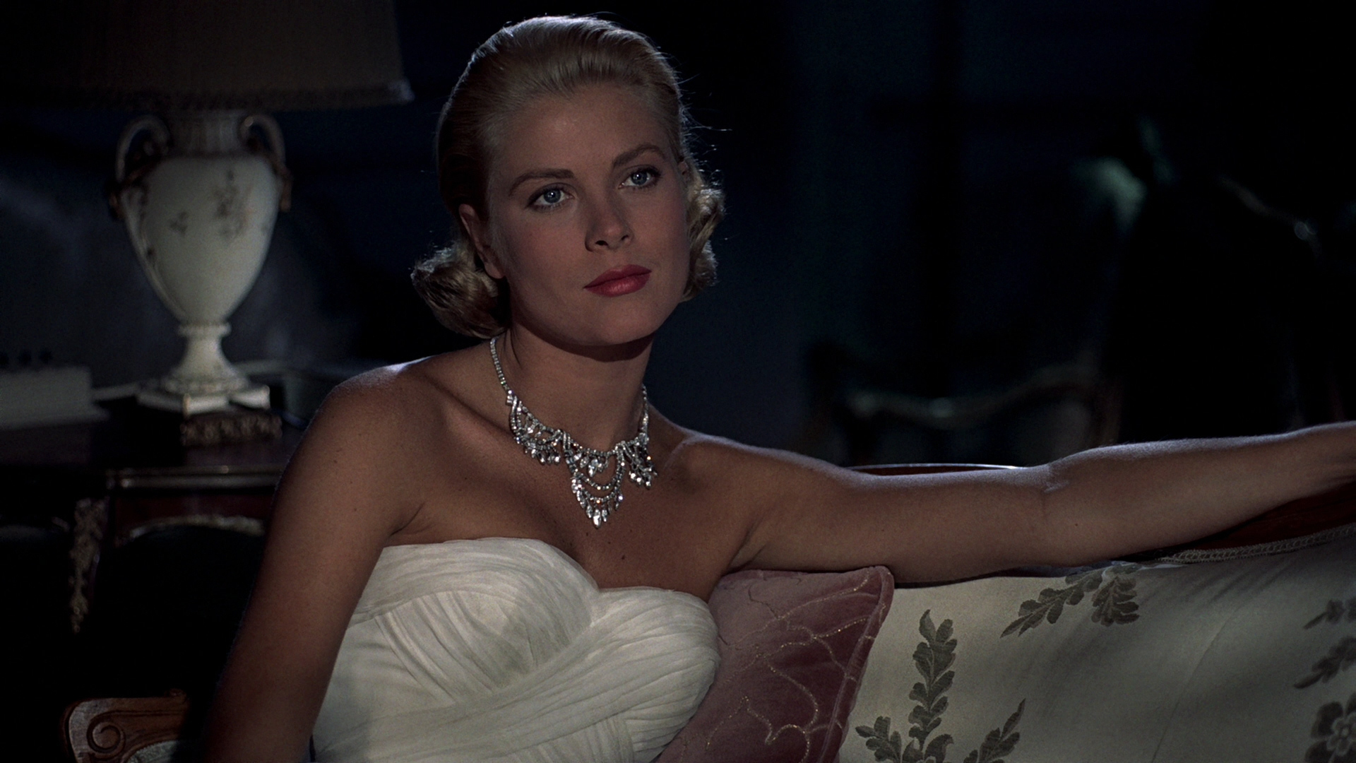 Grace Kelly in a white dress and diamond necklace HD Wallpaper