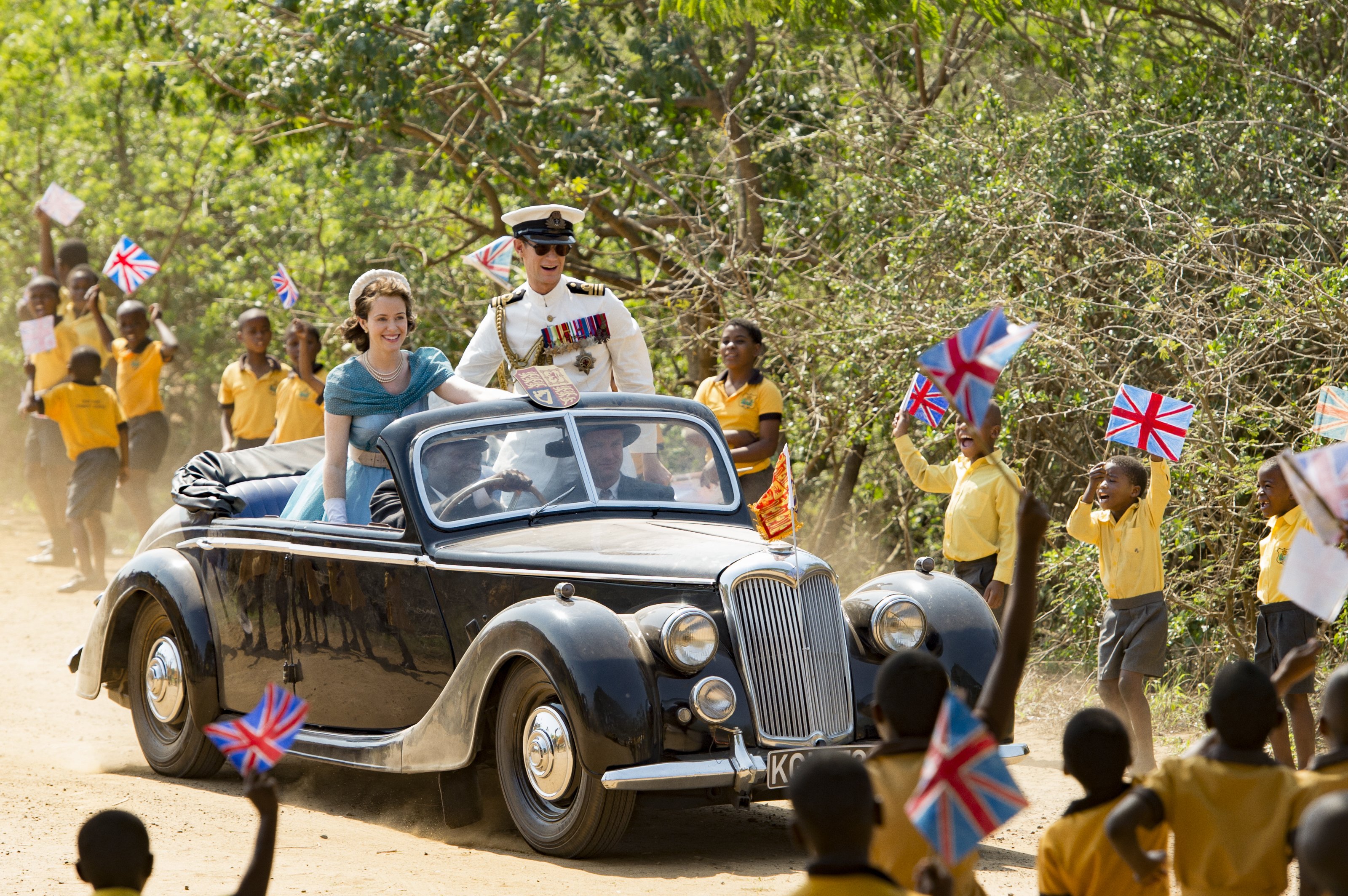 Queen Elizabeth and Prince Philip in a convertible HD Wallpaper
