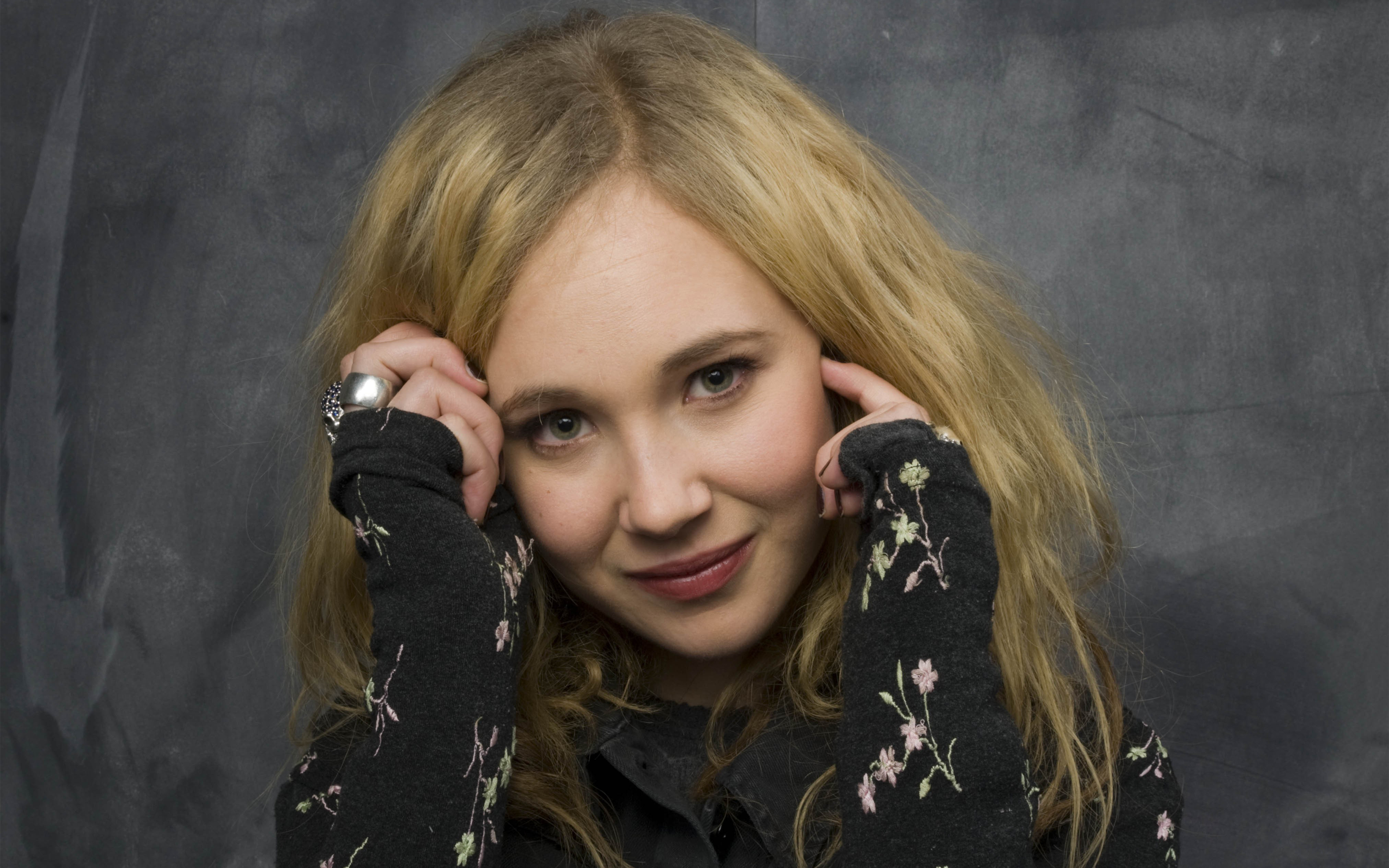 Juno Temple HD Wallpaper