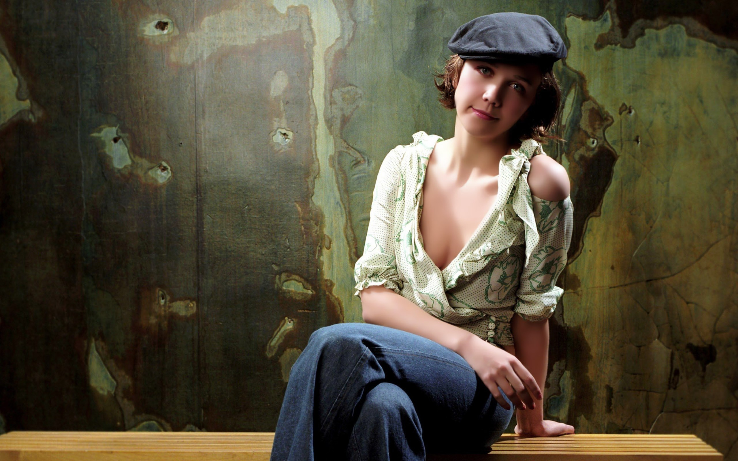 Maggie Gyllenhaal sitting on a bench HD Wallpaper