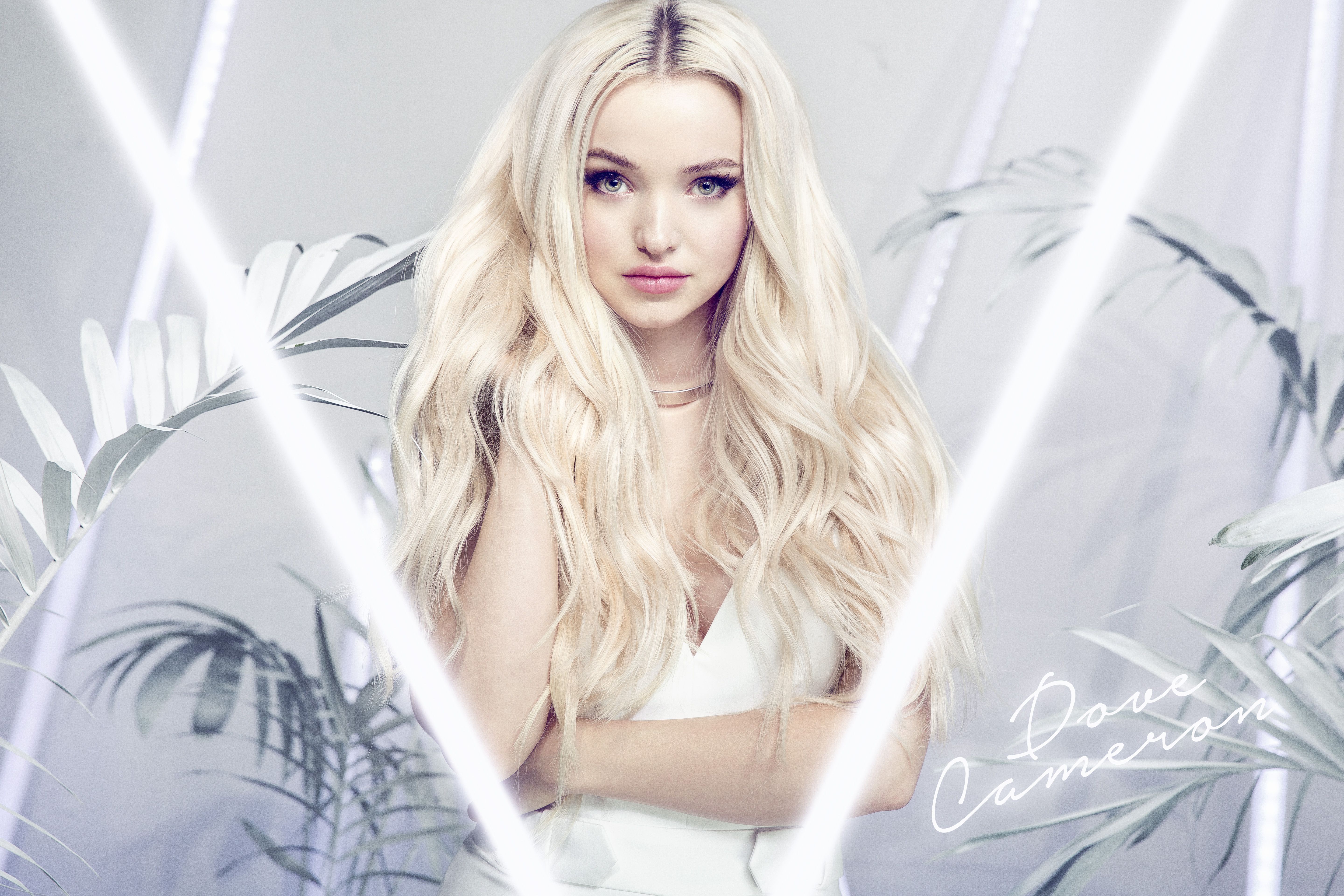 Dove Cameron HD Wallpaper