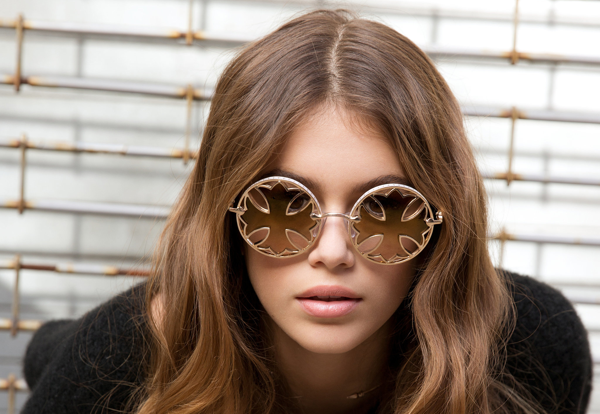 Kaia Gerber wearing sunglasses HD Wallpaper