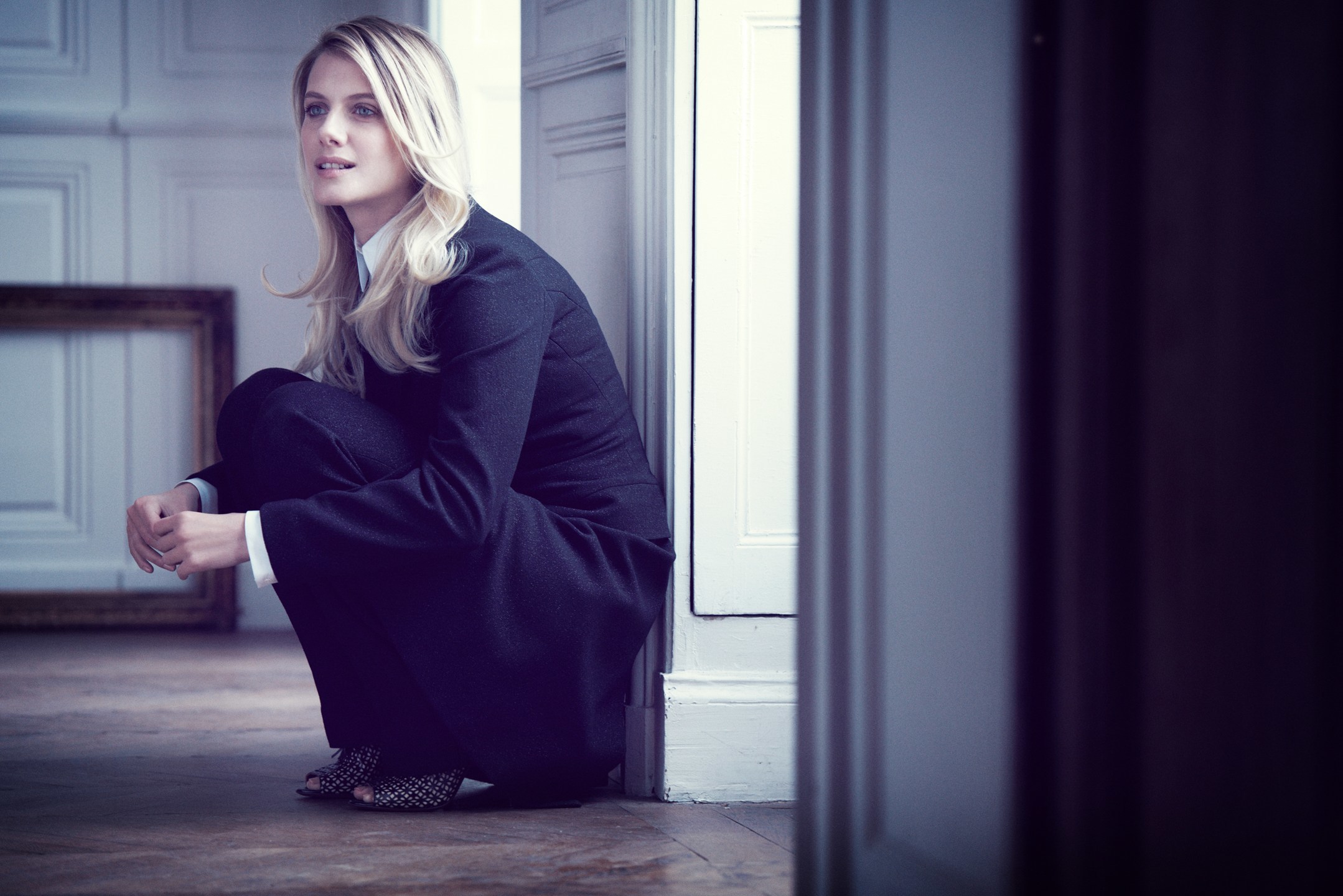 Mélanie Laurent crouching in a doorway HD Wallpaper