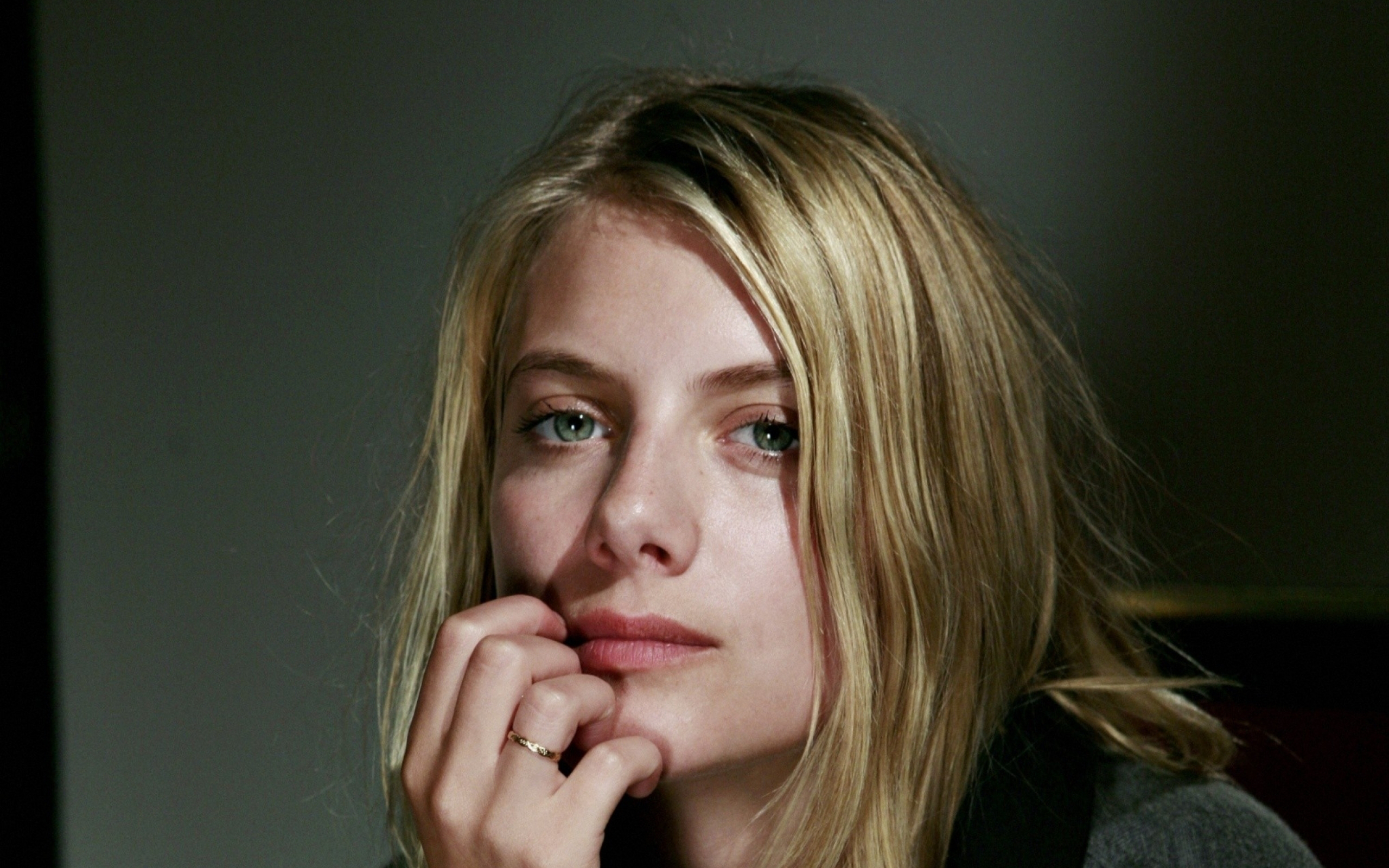 Mélanie Laurent HD Wallpaper