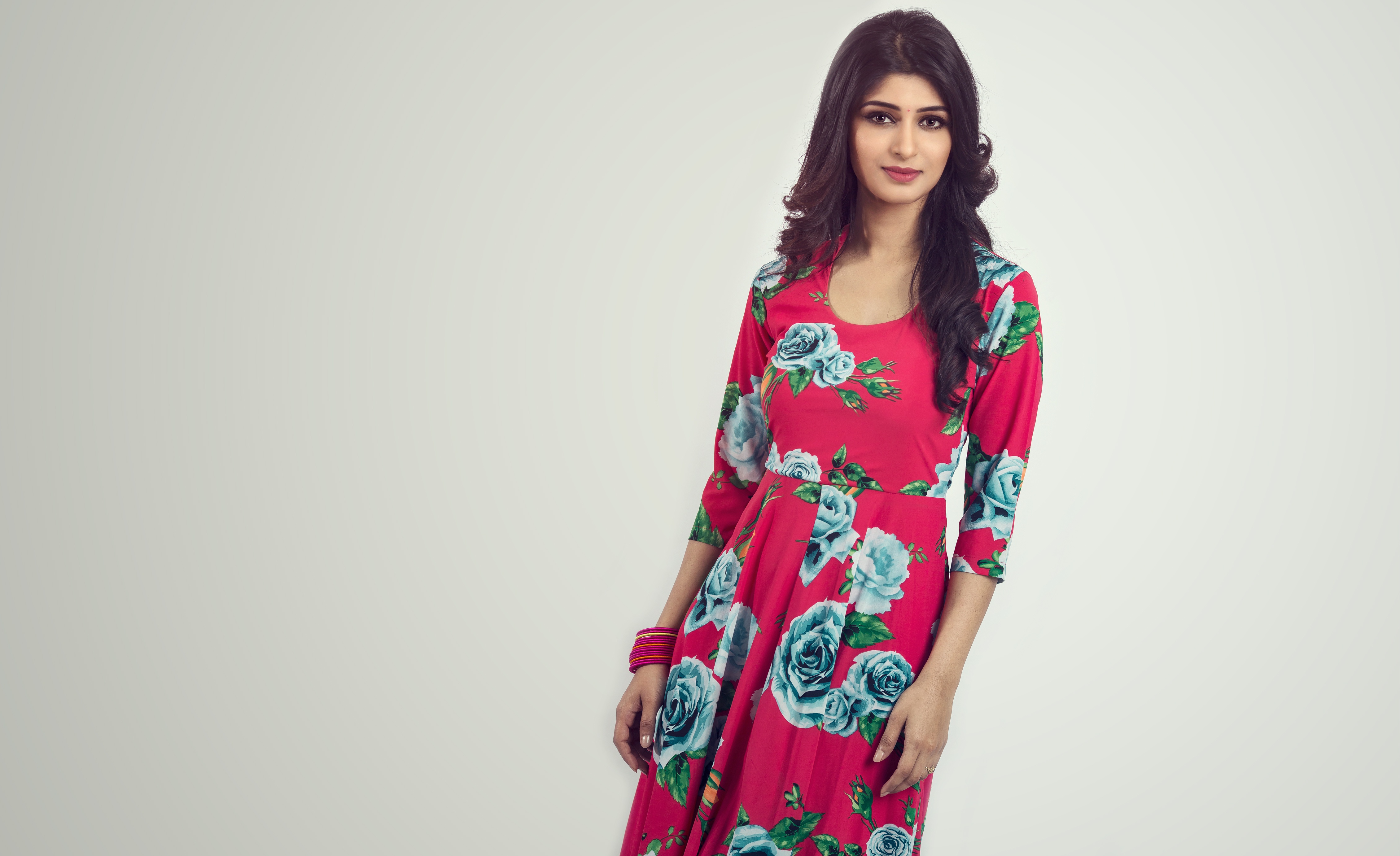 Aditi Rao Hydari in a floral dress HD Wallpaper