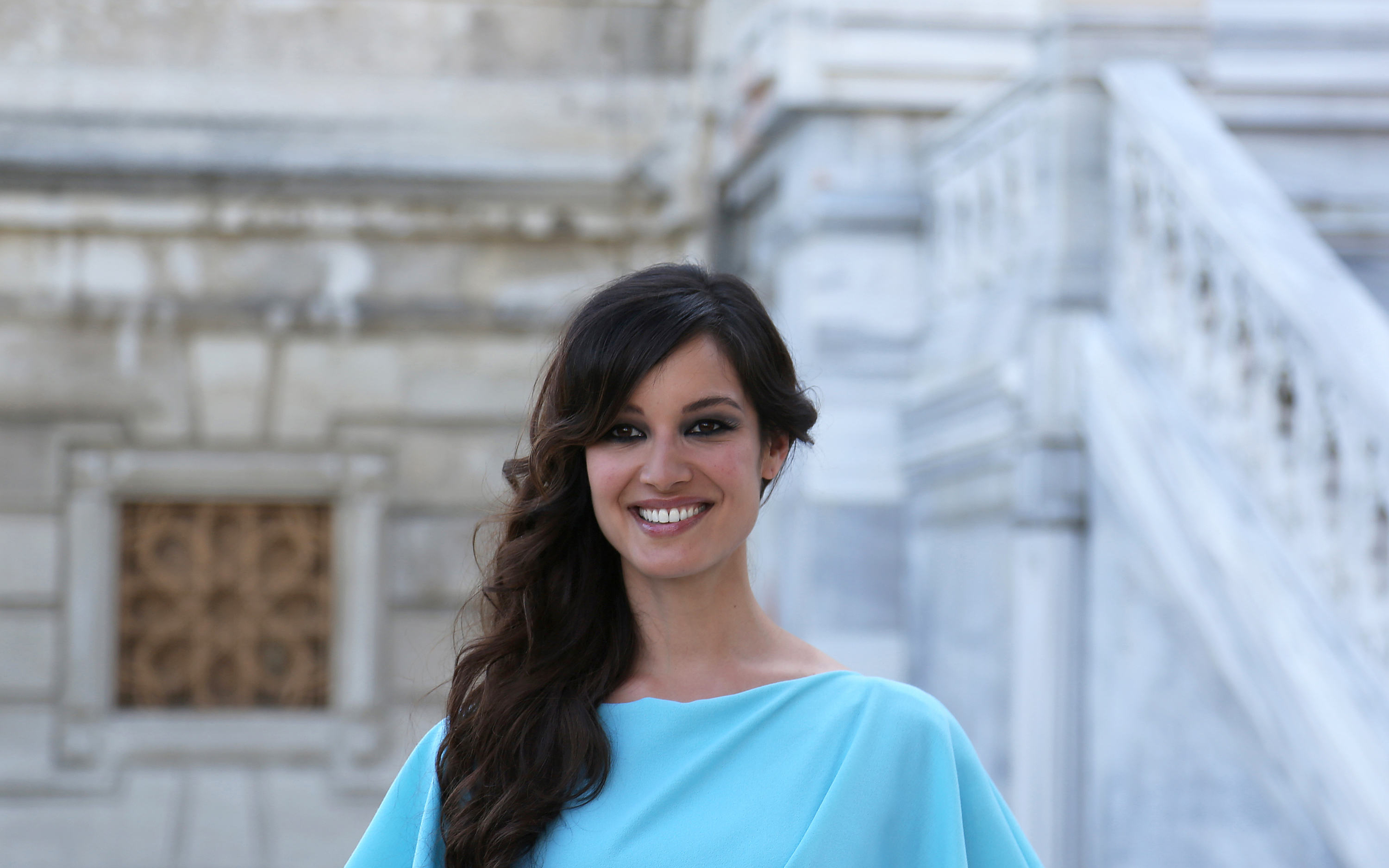 Bérénice Marlohe HD Wallpaper