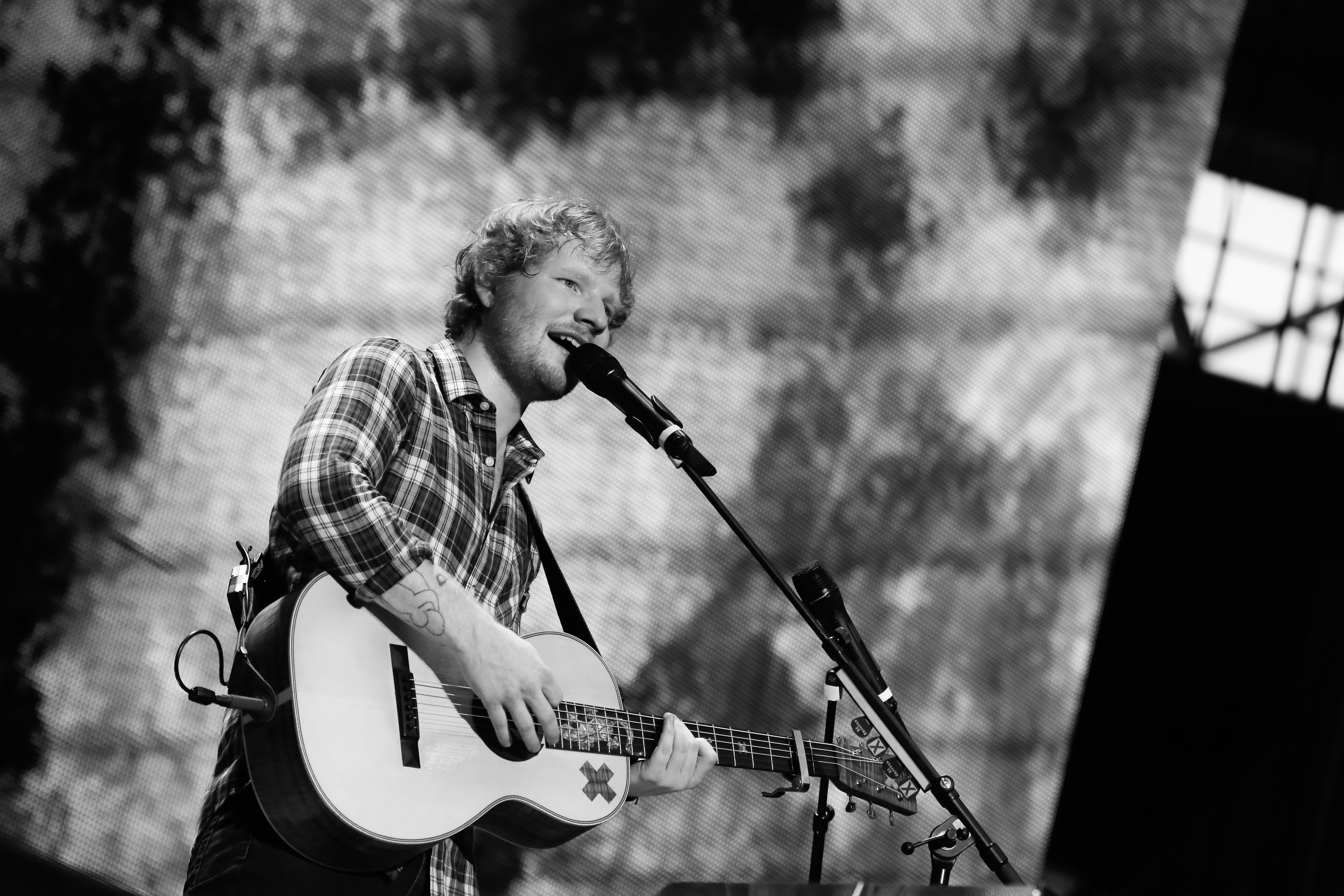 Ed Sheeran performing live HD Wallpaper