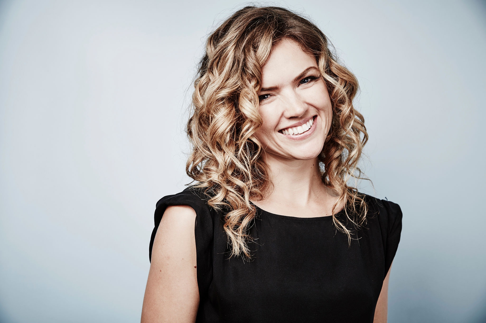 Erin Richards smiling HD Wallpaper