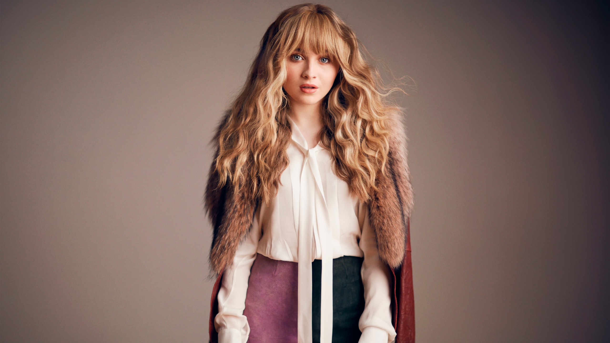 Sabrina Carpenter HD Wallpaper