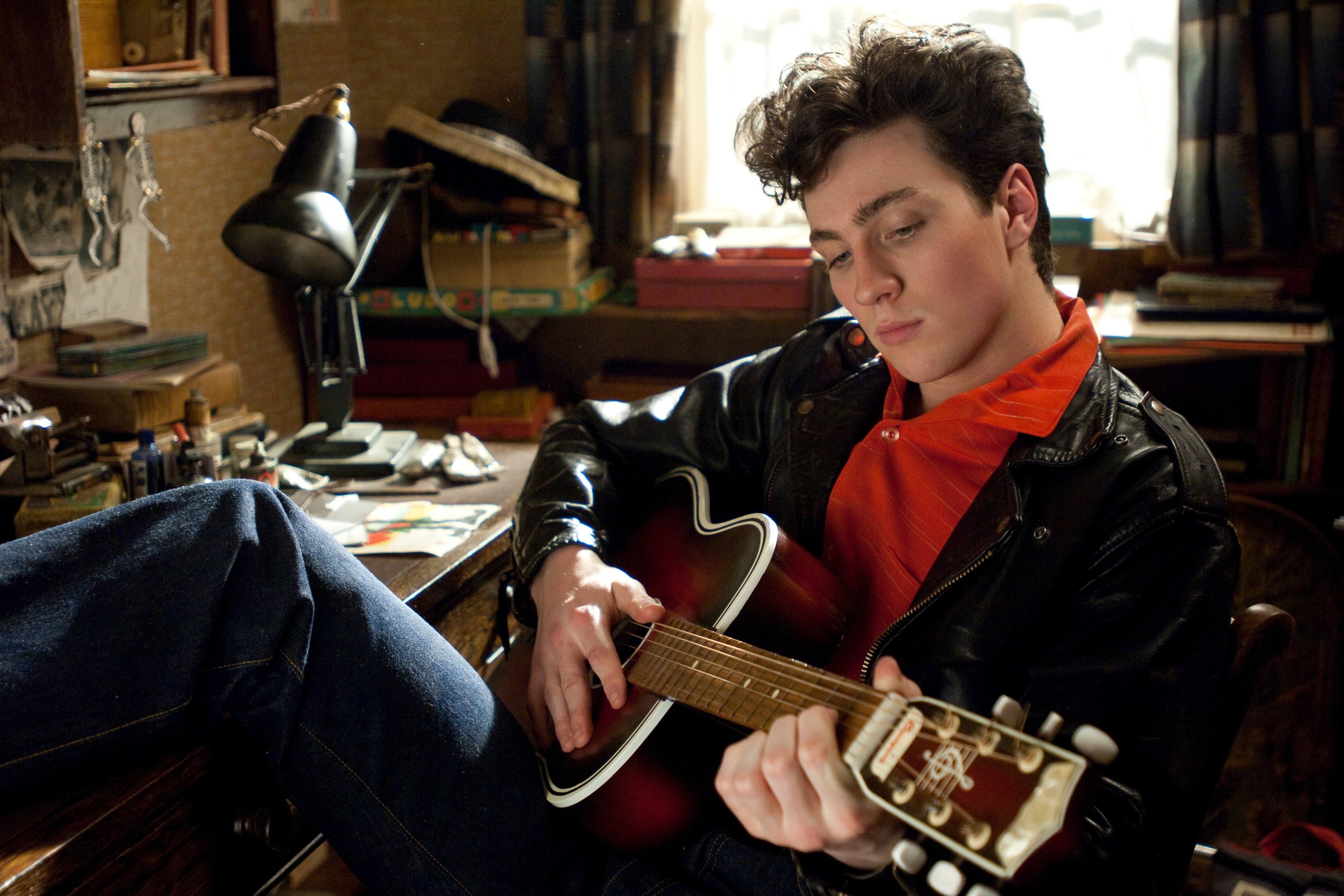 Aaron Taylor-Johnson playing guitar HD Wallpaper