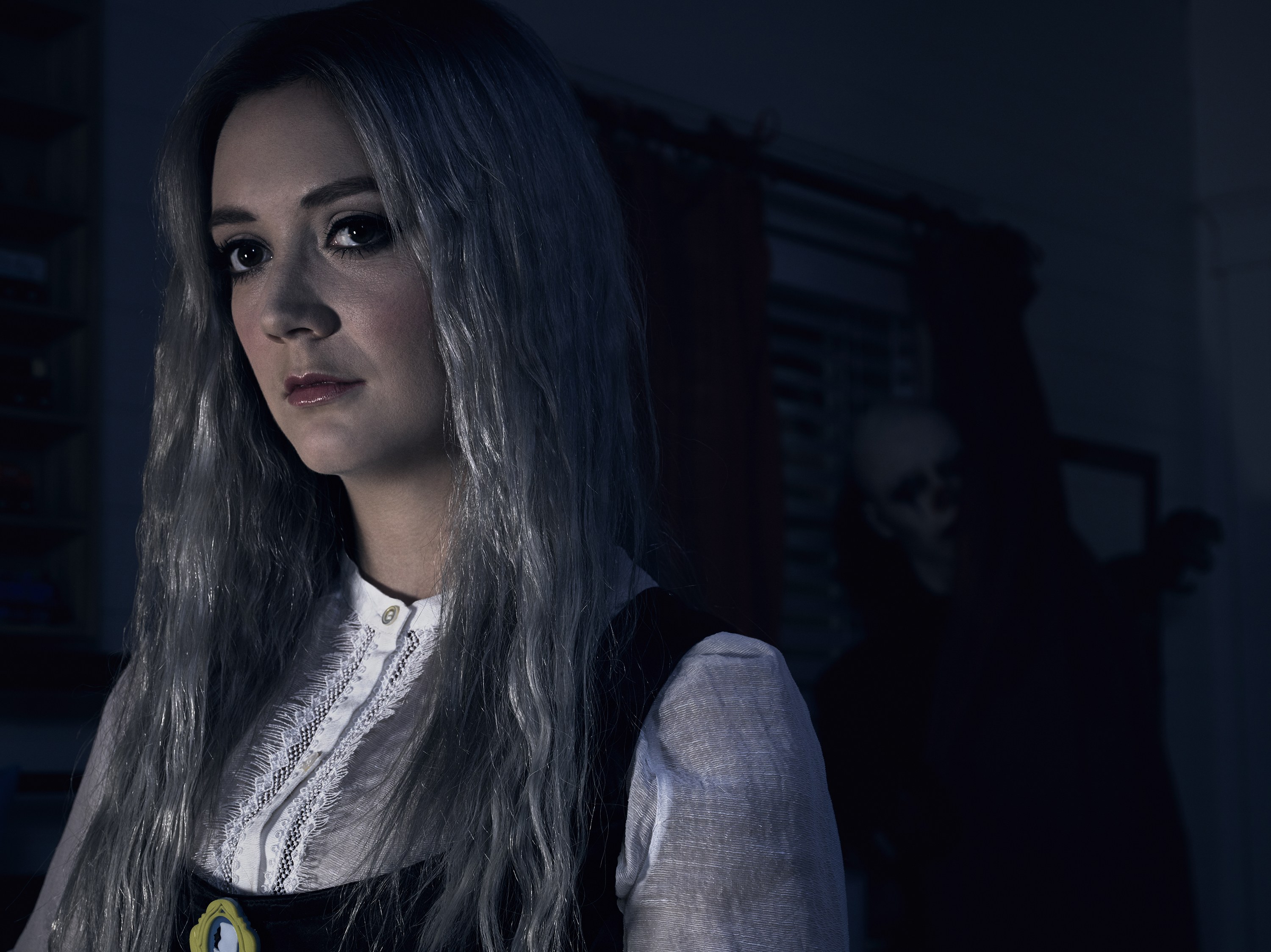 Billie Lourd in American Horror Story HD Wallpaper