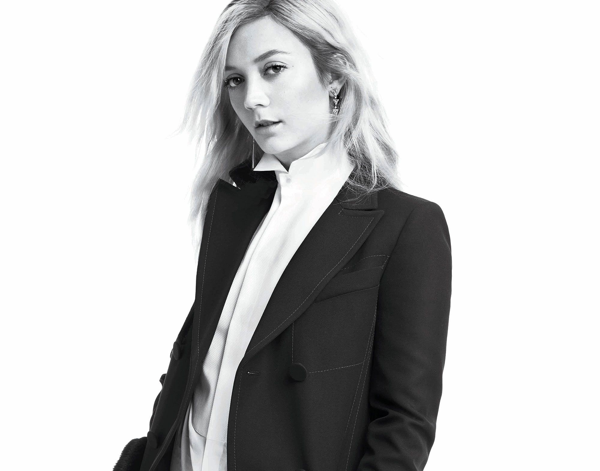 Billie Lourd in a black blazer and white shirt HD Wallpaper
