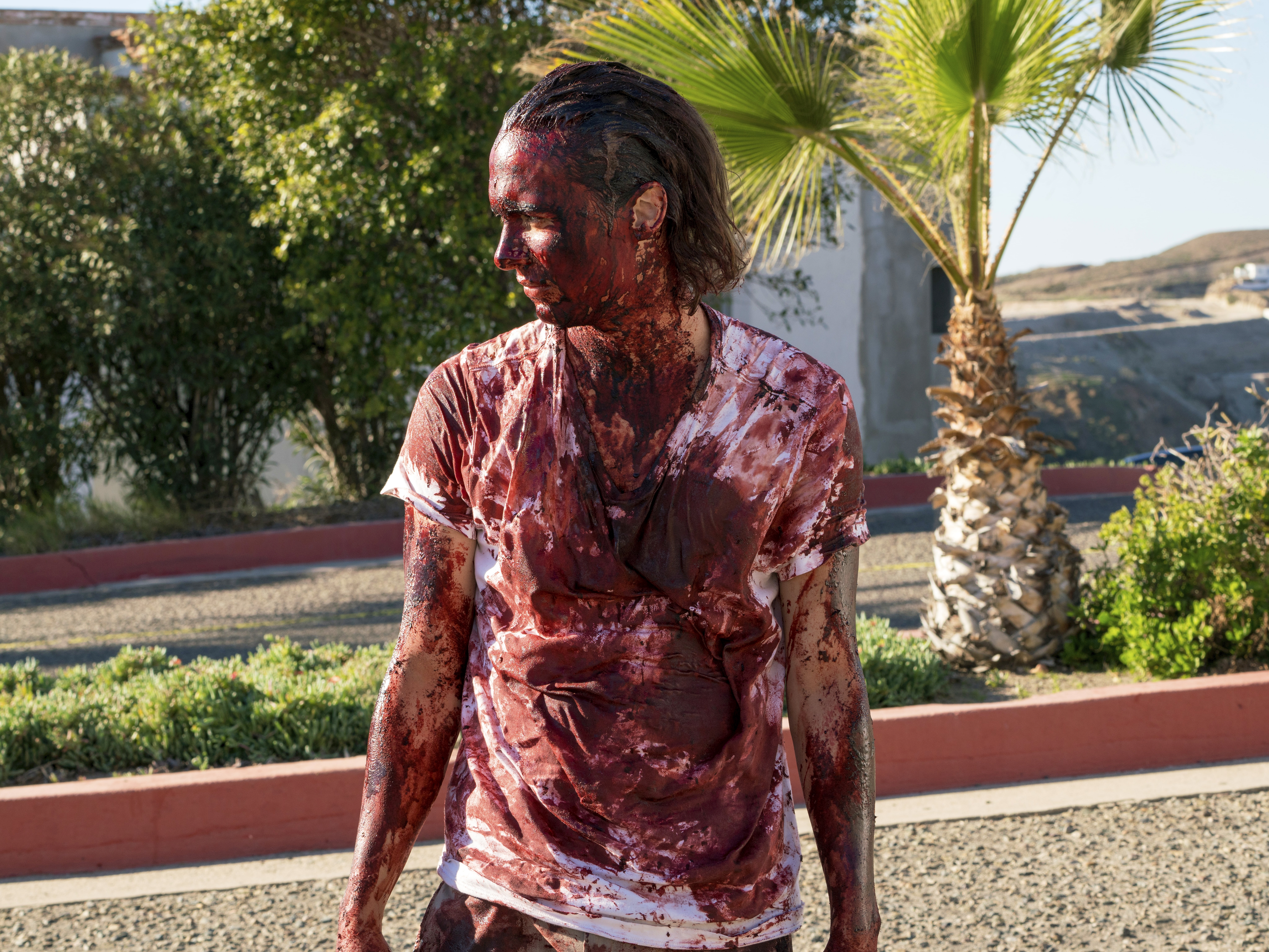 Frank Dillane covered in blood HD Wallpaper