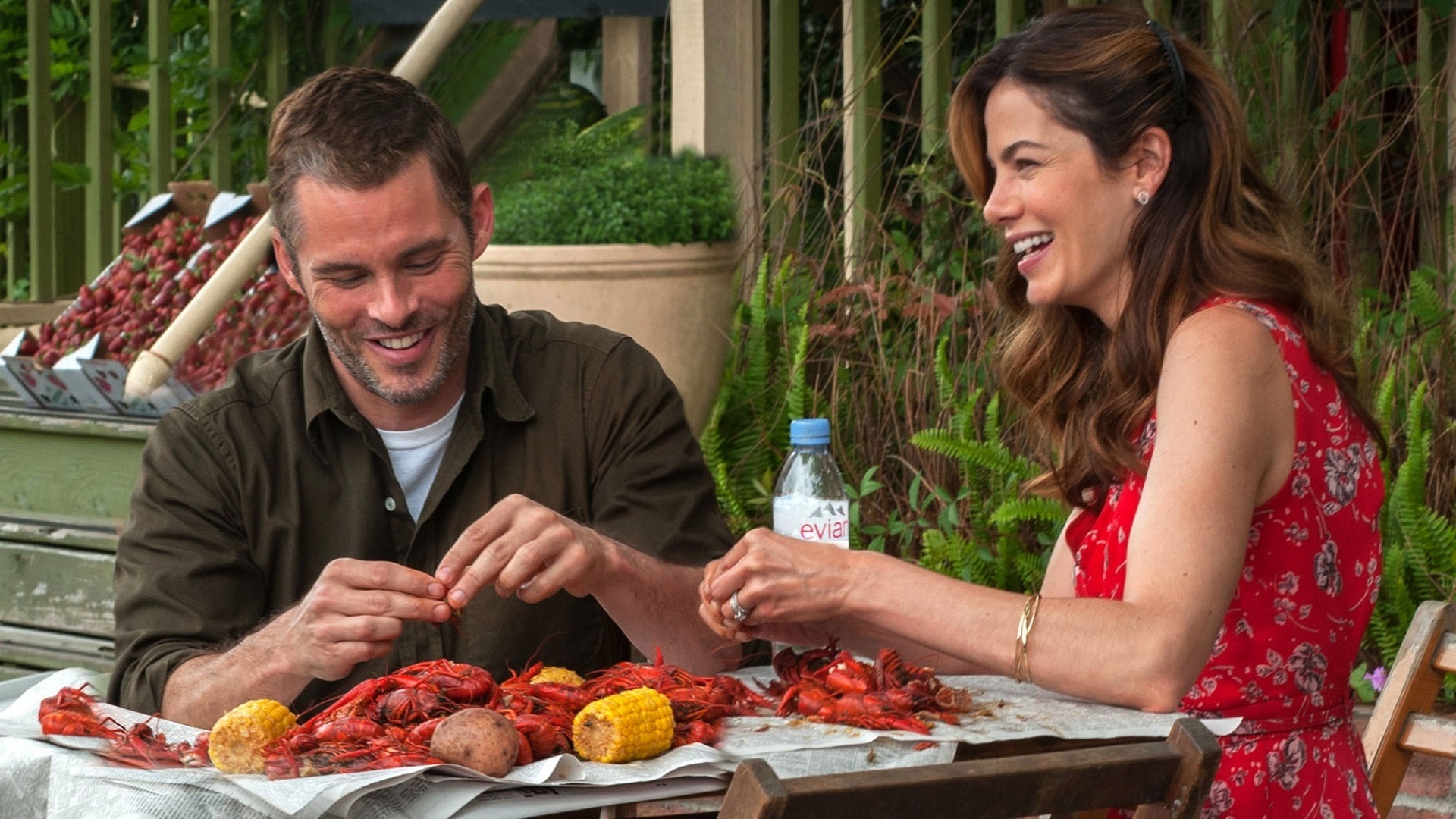 James Marsden and Michelle Monaghan eating crawfish HD Wallpaper