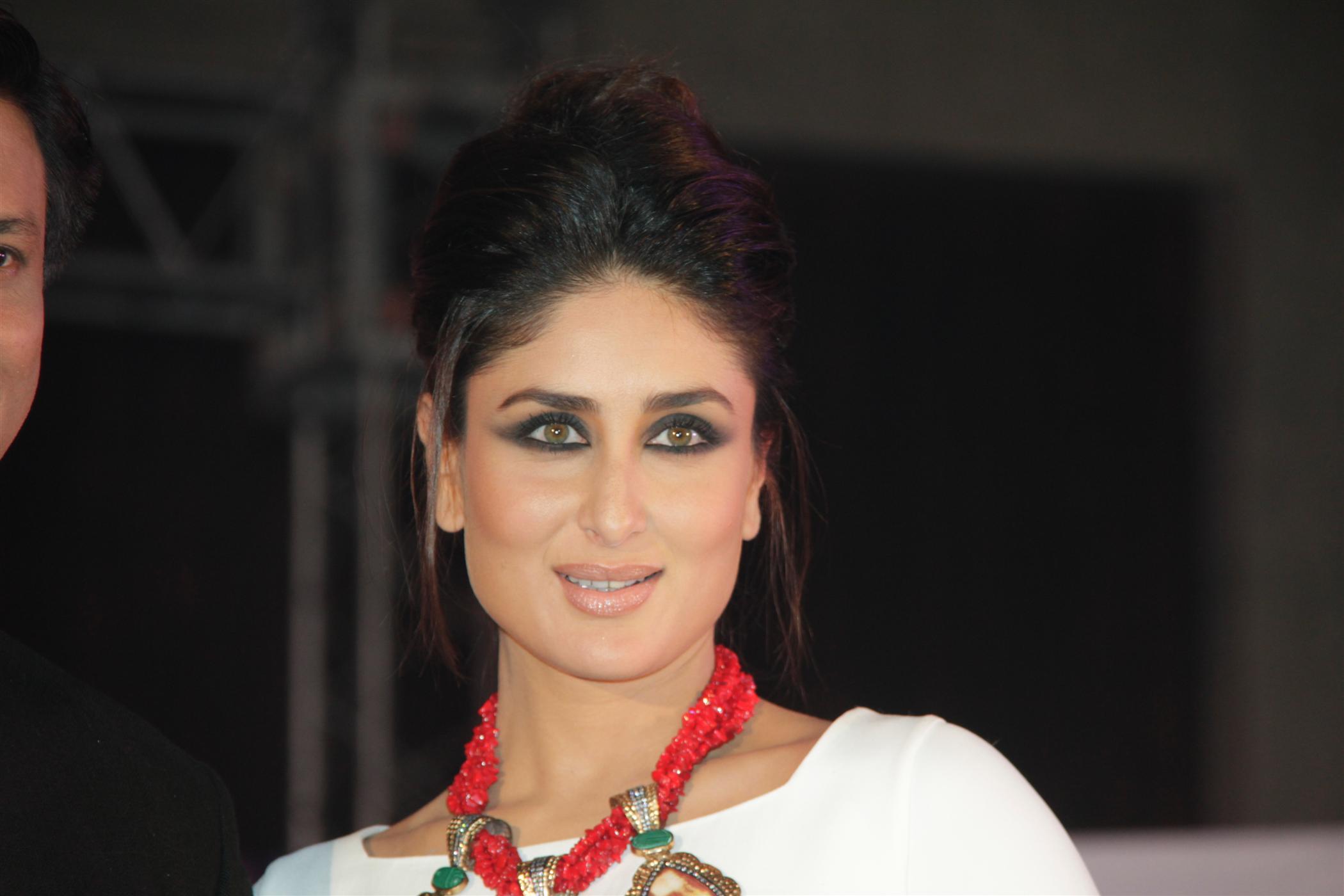 Kareena Kapoor Khan HD Wallpaper