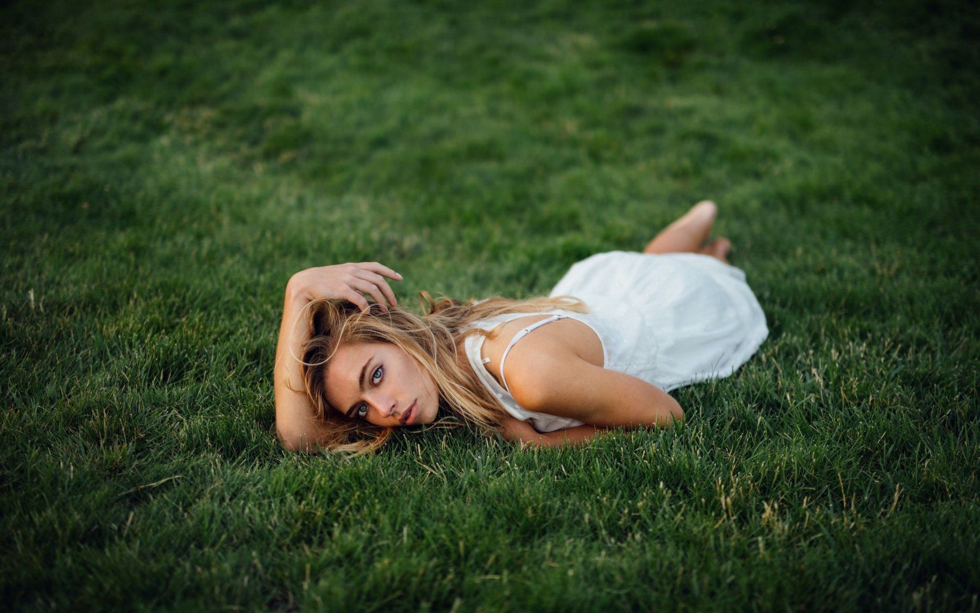 Woman lying on grass HD Wallpaper