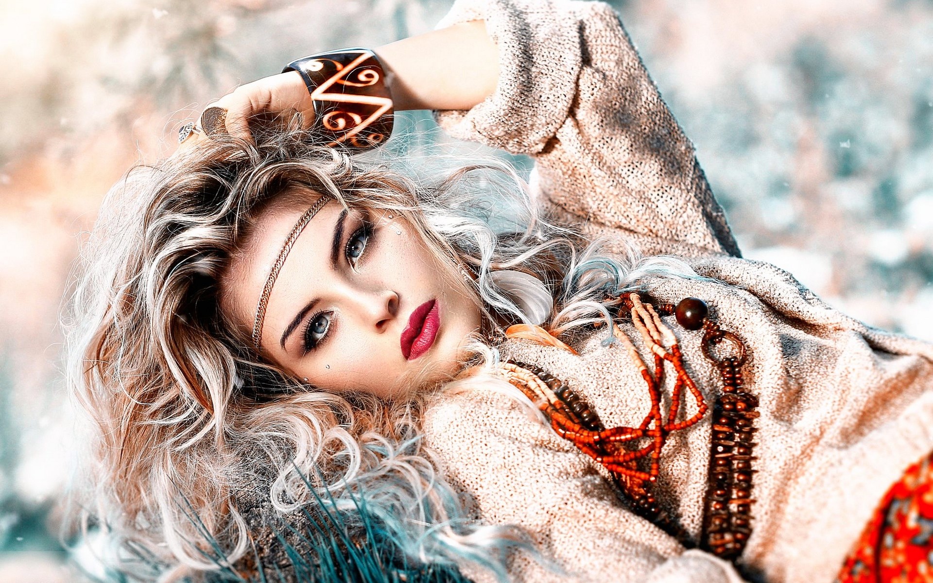 Woman with blonde hair and bohemian jewelry HD Wallpaper