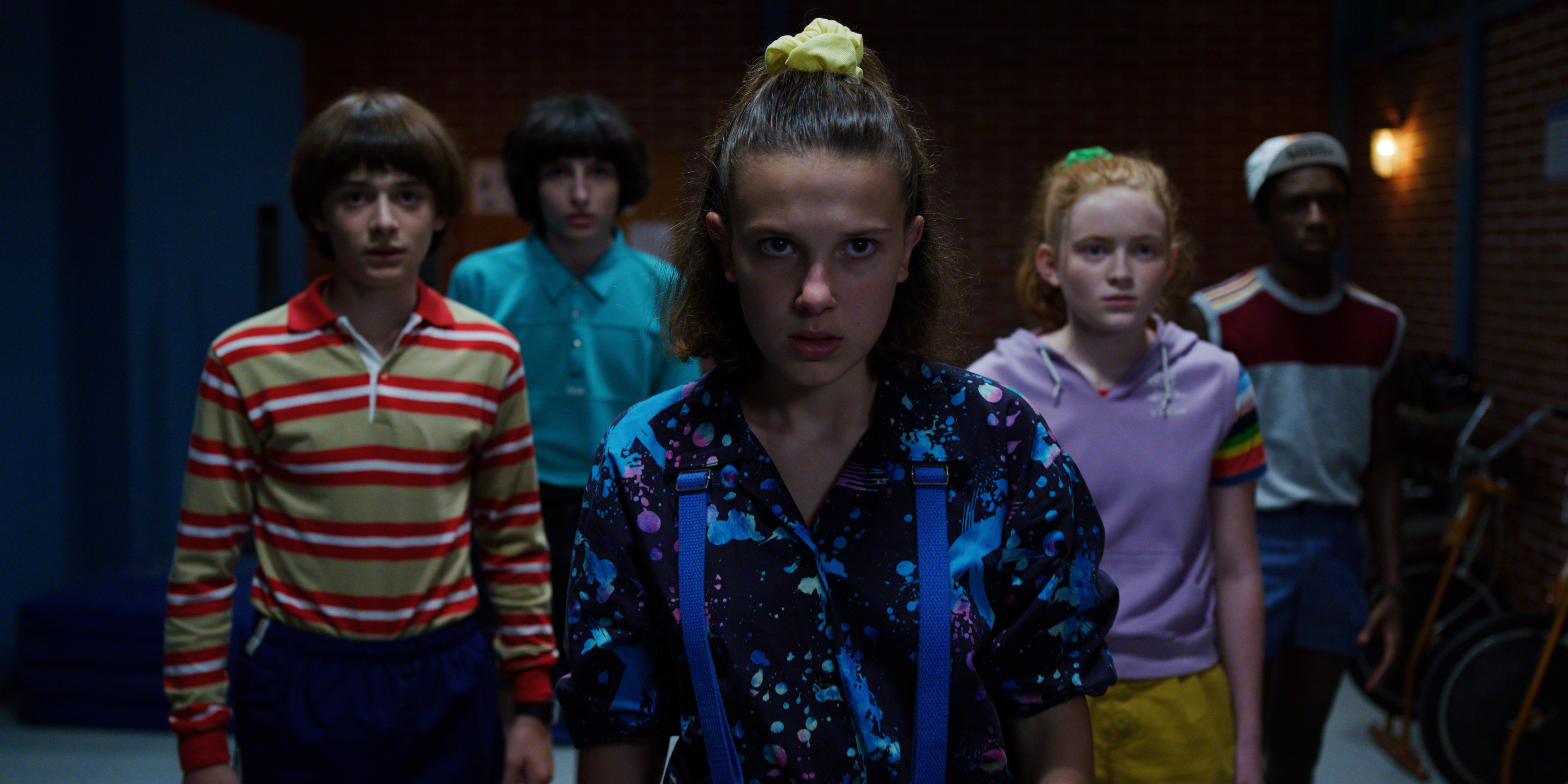 Stranger Things cast in a hallway HD Wallpaper