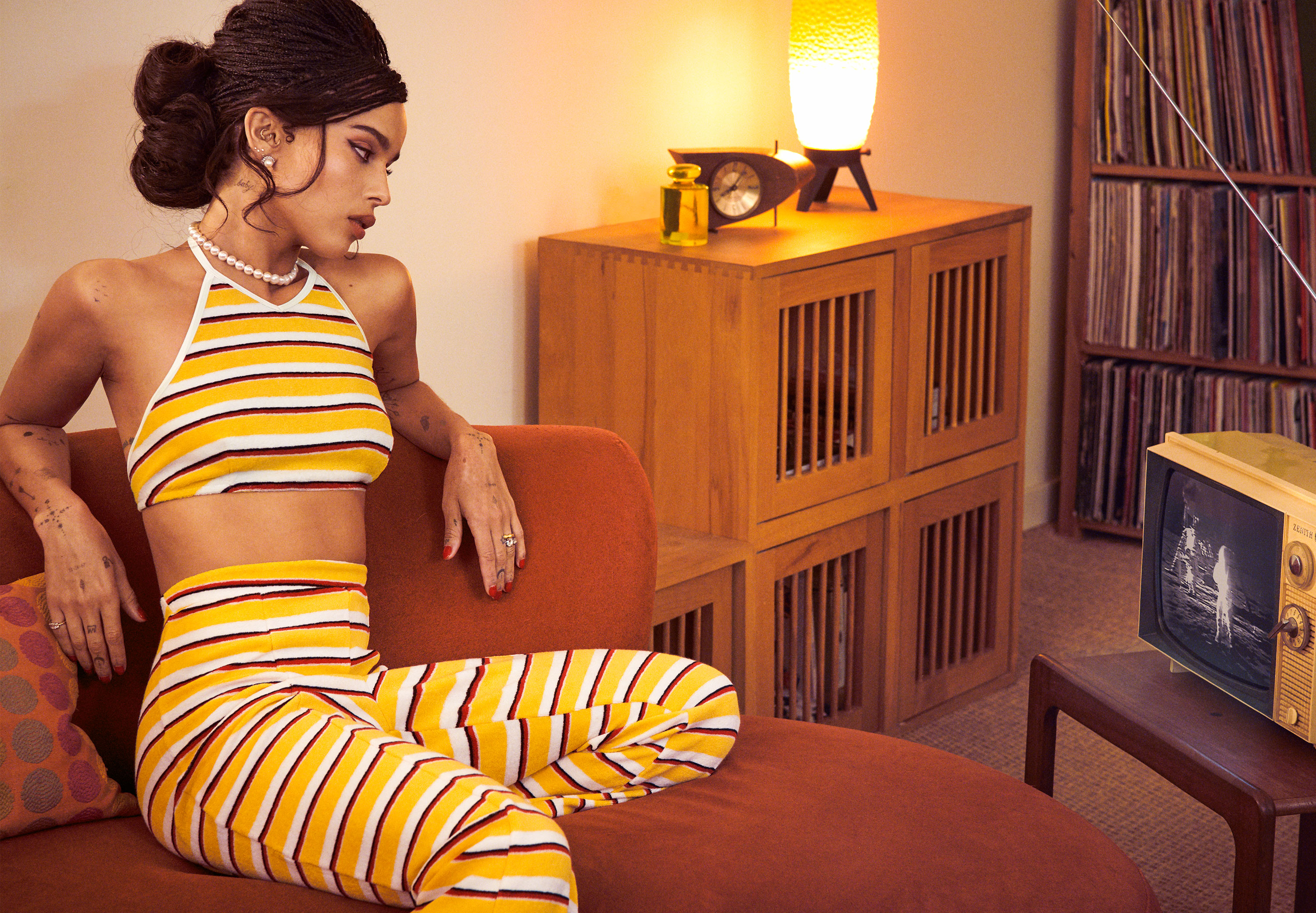 Zoe Kravitz in a striped outfit HD Wallpaper