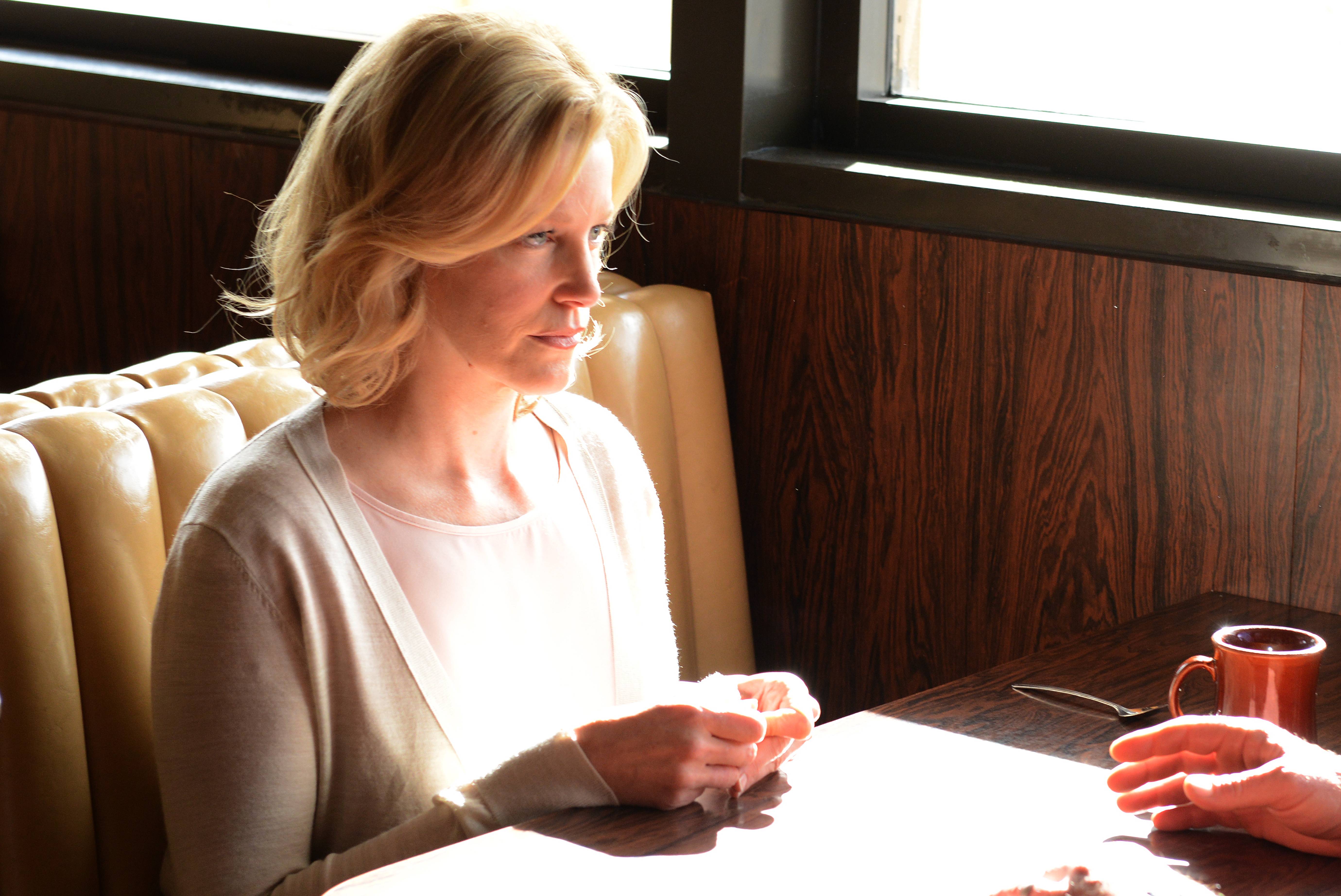 Anna Gunn in a booth HD Wallpaper