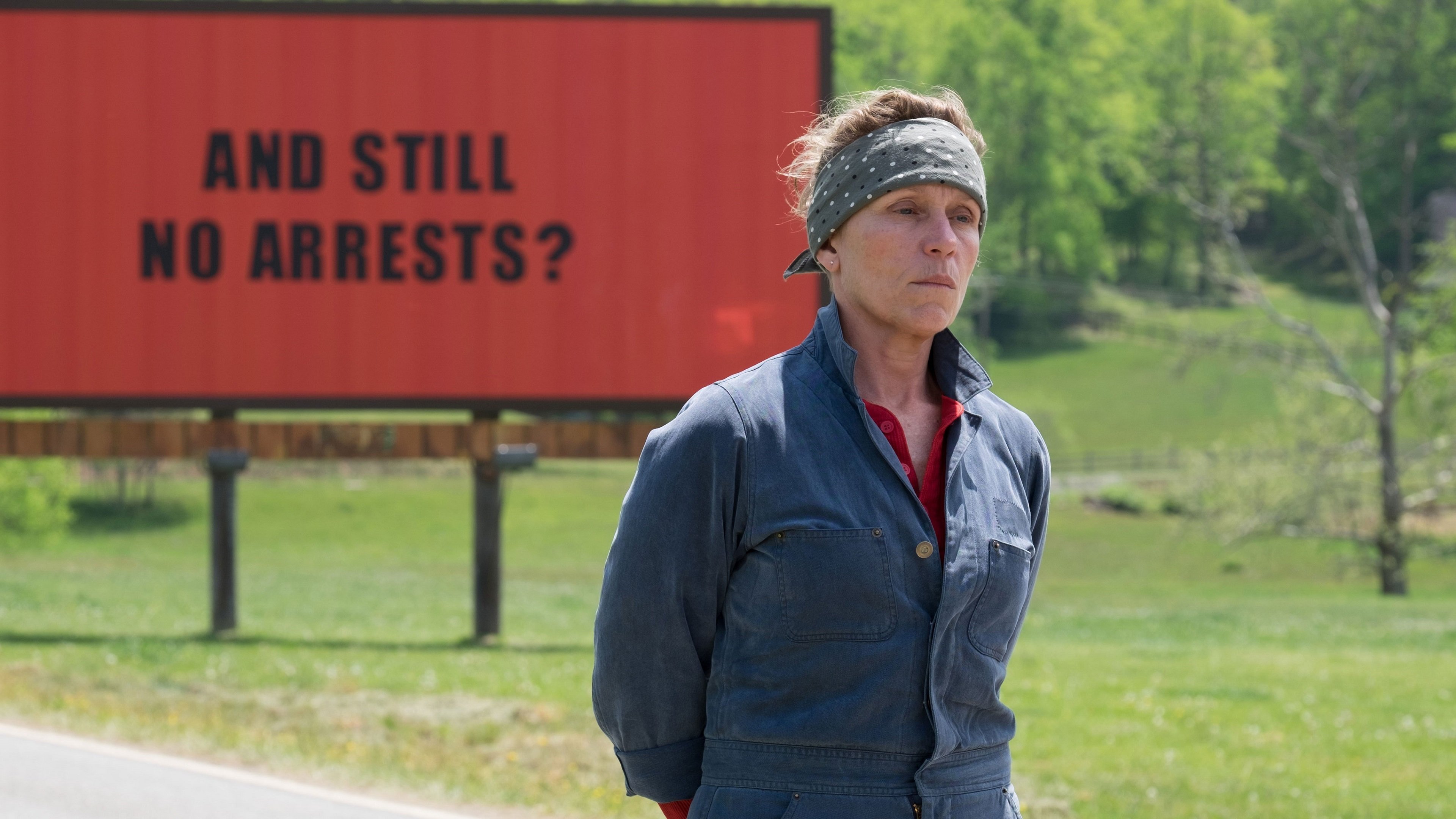 Frances McDormand in front of a billboard HD Wallpaper