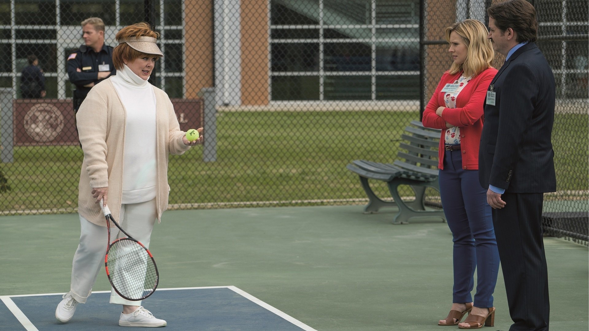 Melissa McCarthy on a tennis court HD Wallpaper