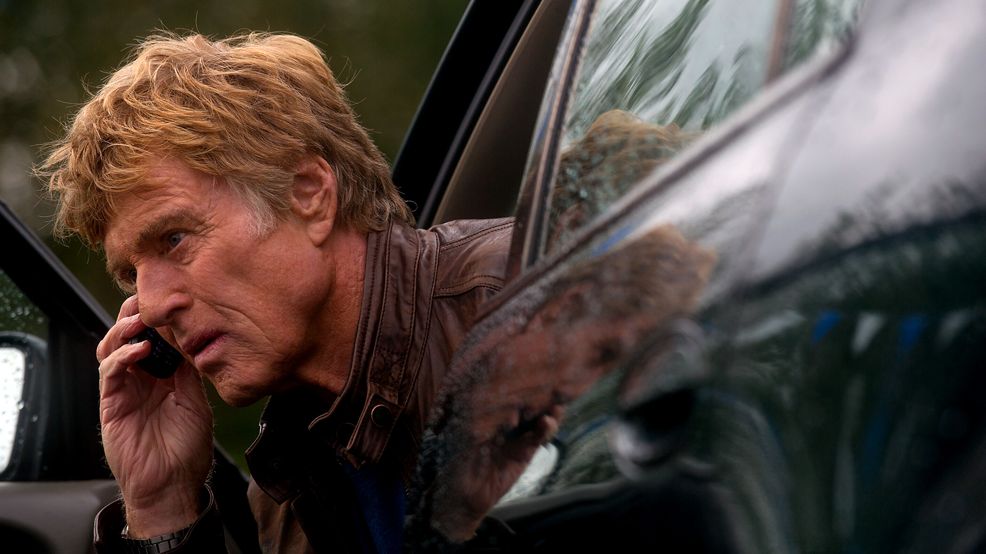 Robert Redford on the phone in a car HD Wallpaper