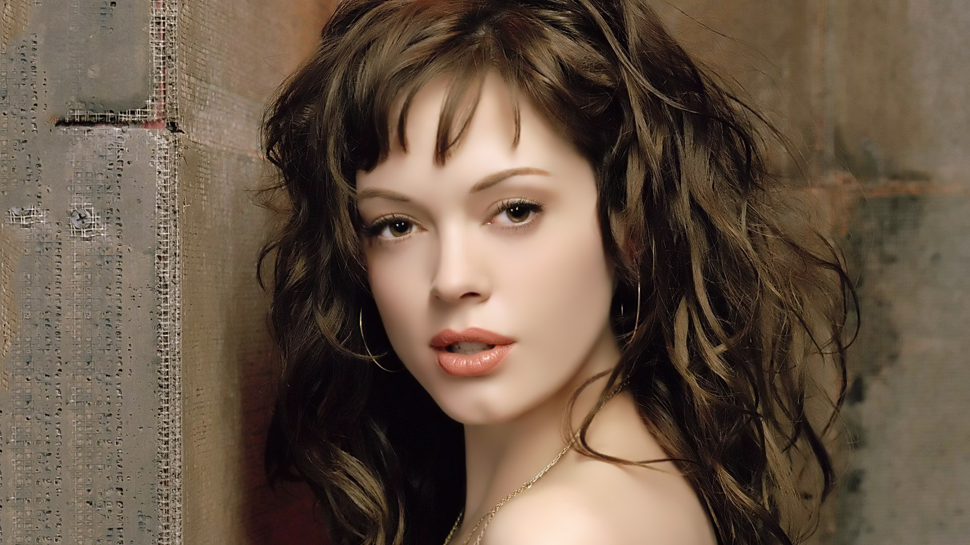 Rose McGowan HD Wallpaper