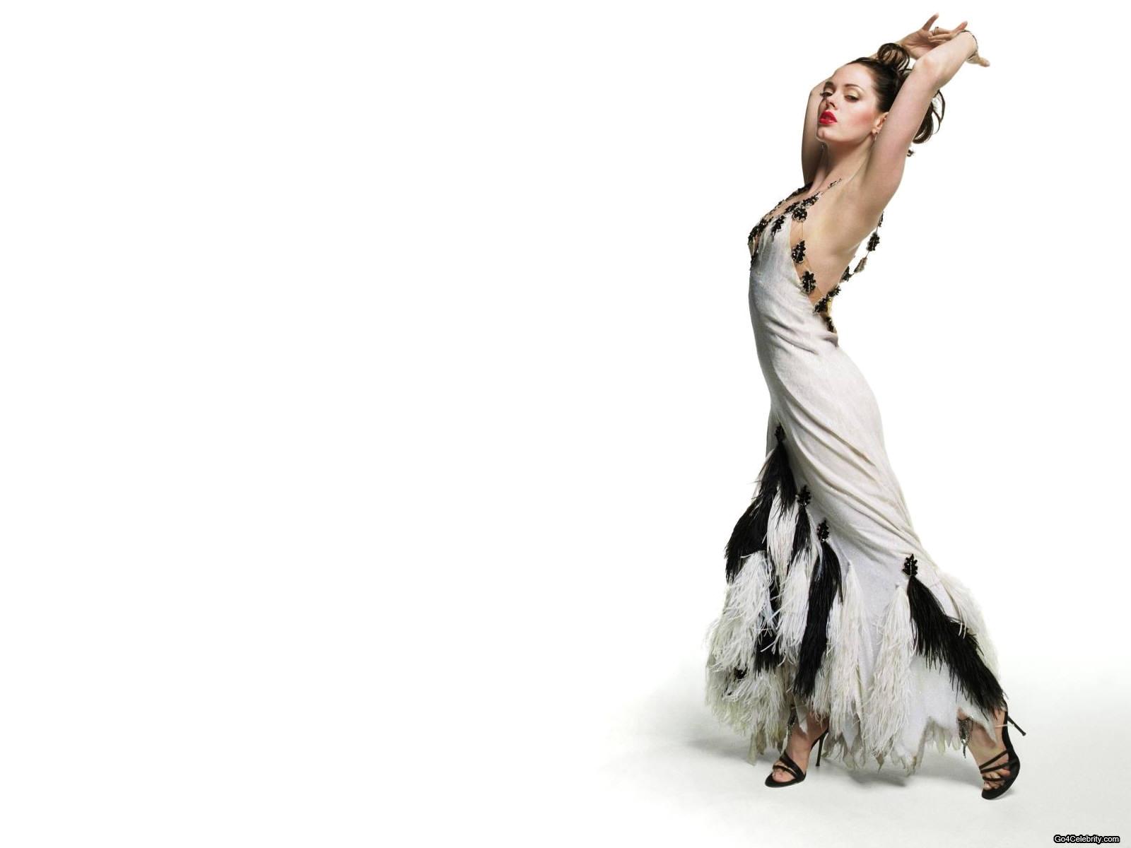 Rose McGowan in a white dress with feathers HD Wallpaper