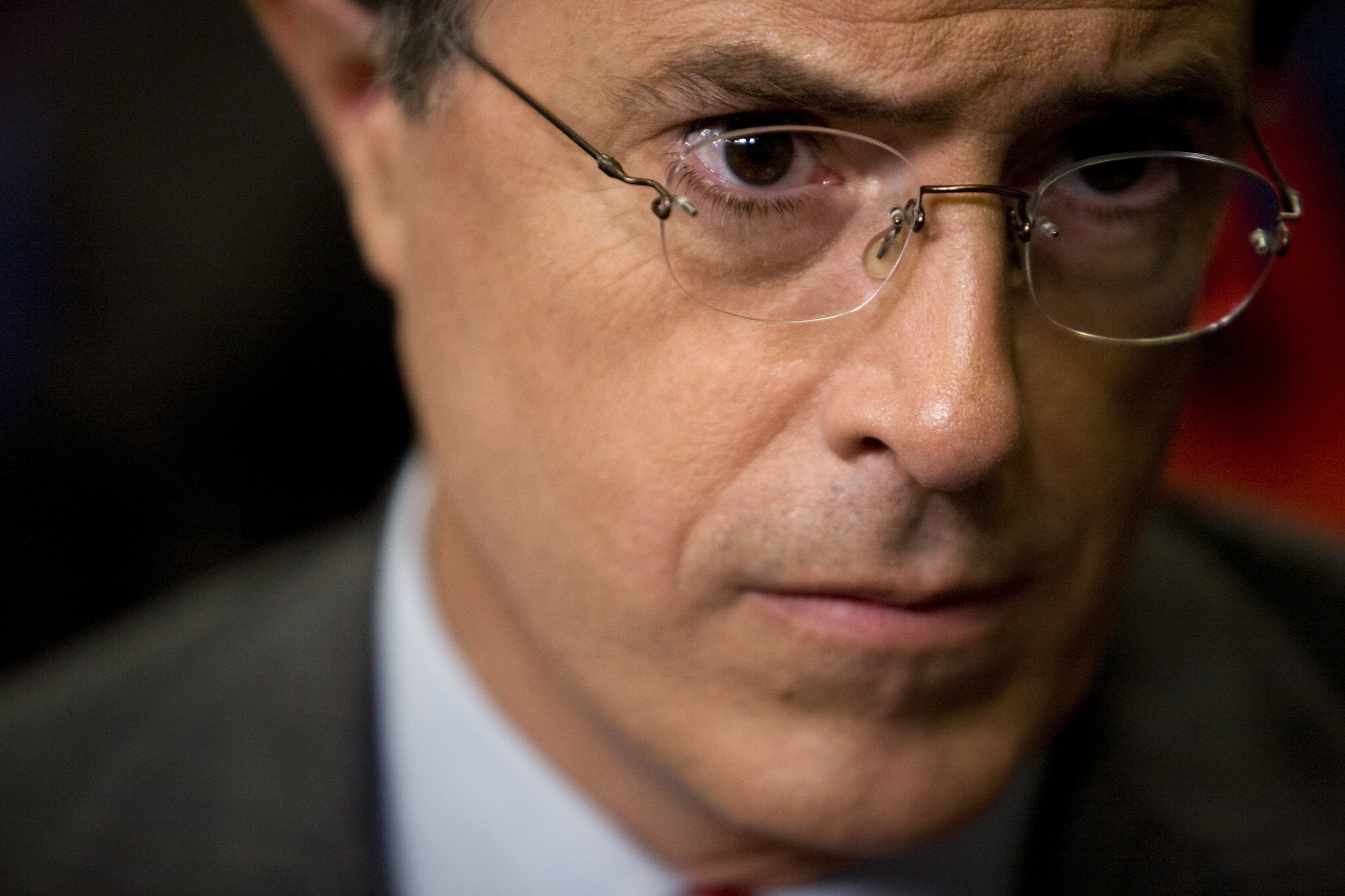 Stephen Colbert wearing glasses HD Wallpaper