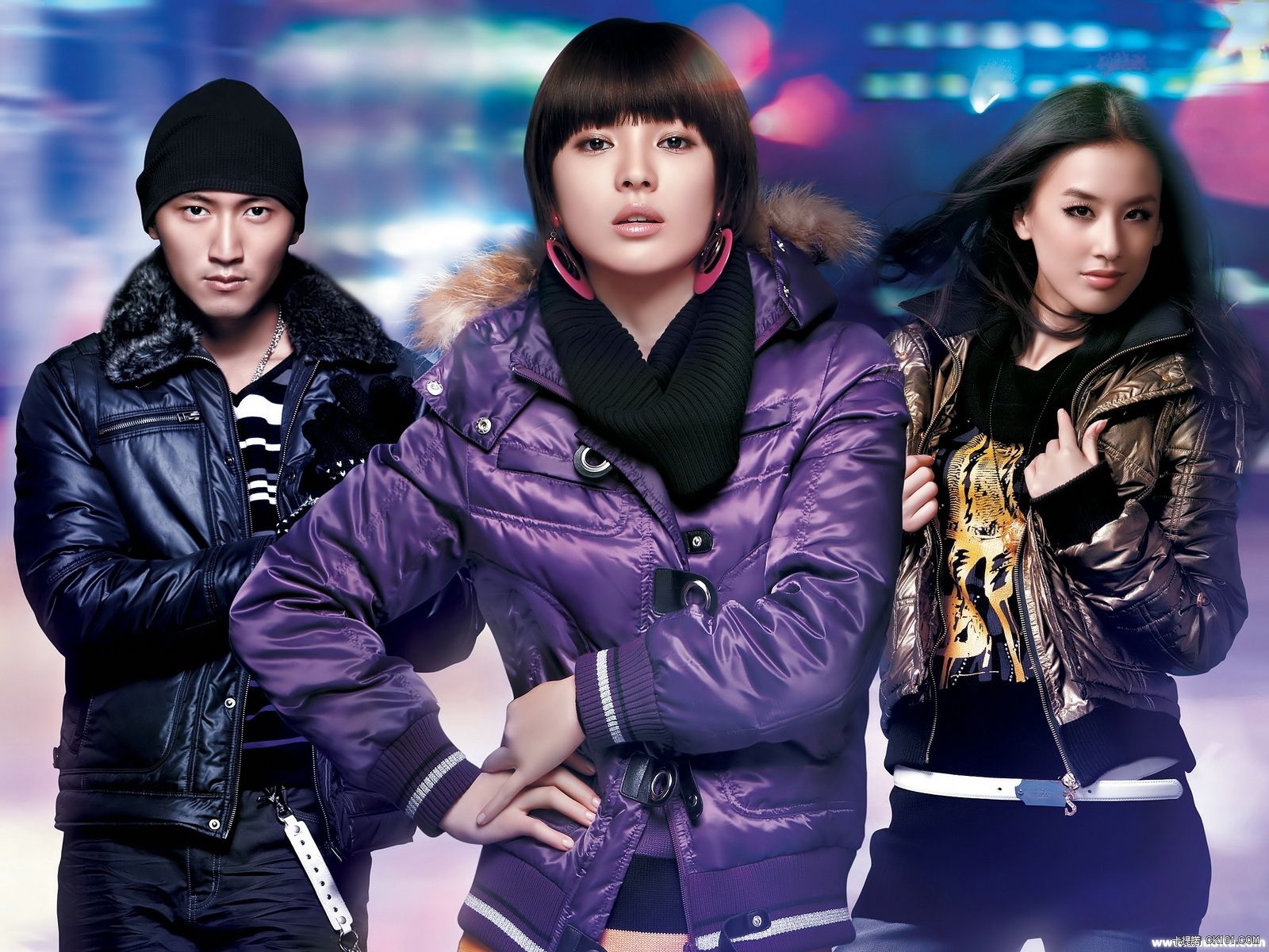 Song Hye-kyo and two models in winter jackets HD Wallpaper