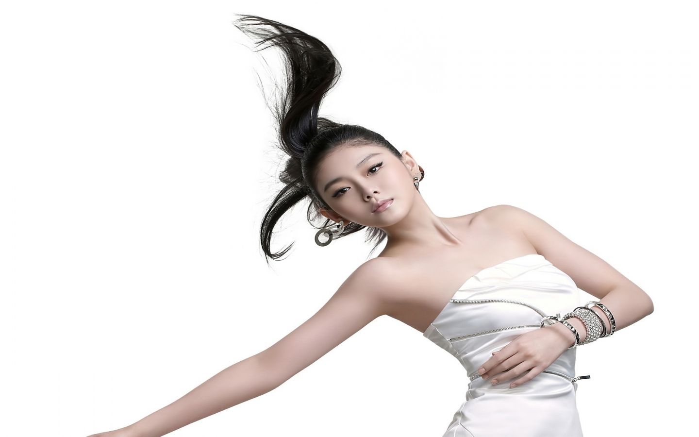 Barbie Hsu in a white dress HD Wallpaper