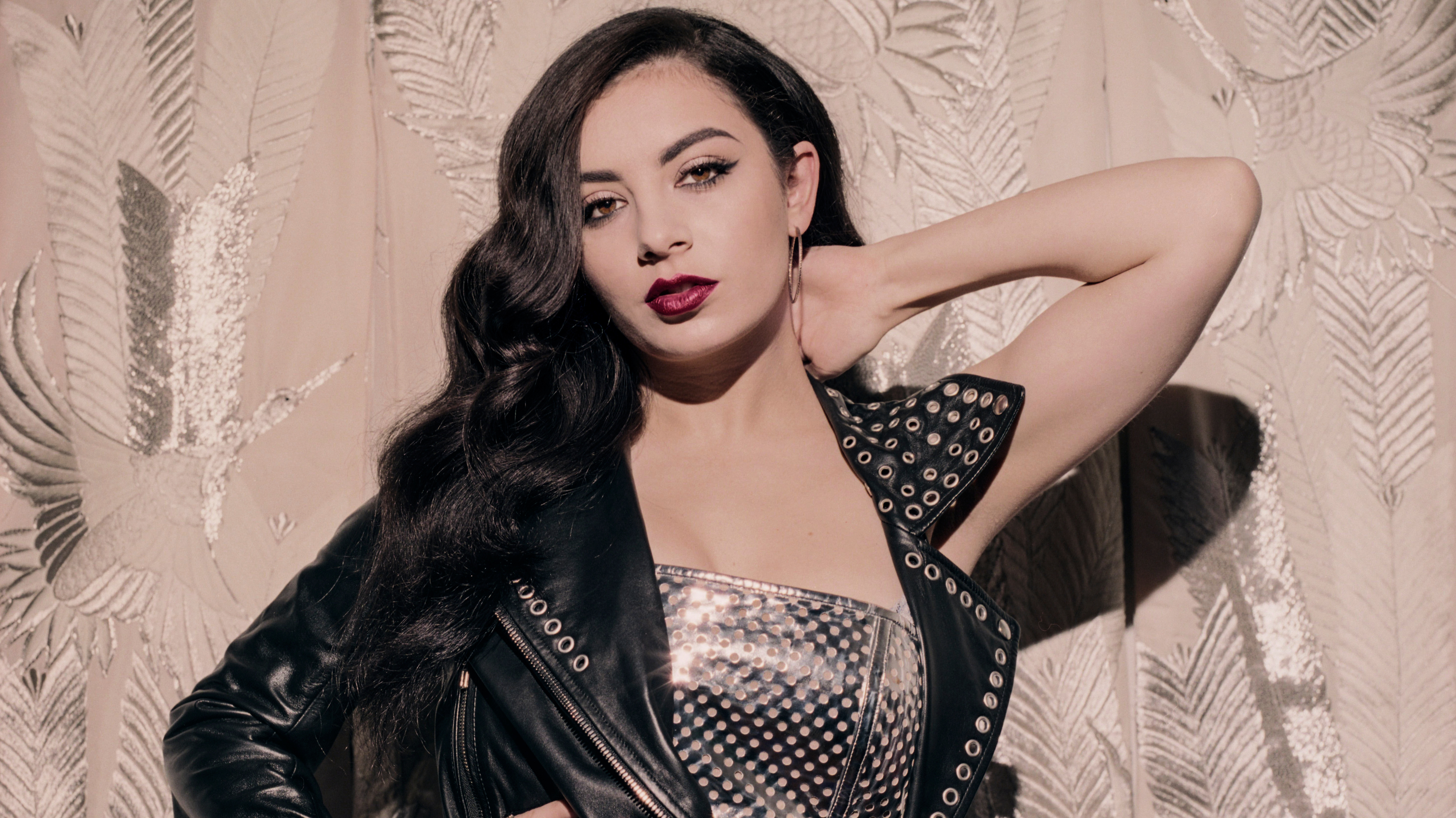 Charli XCX HD Wallpaper