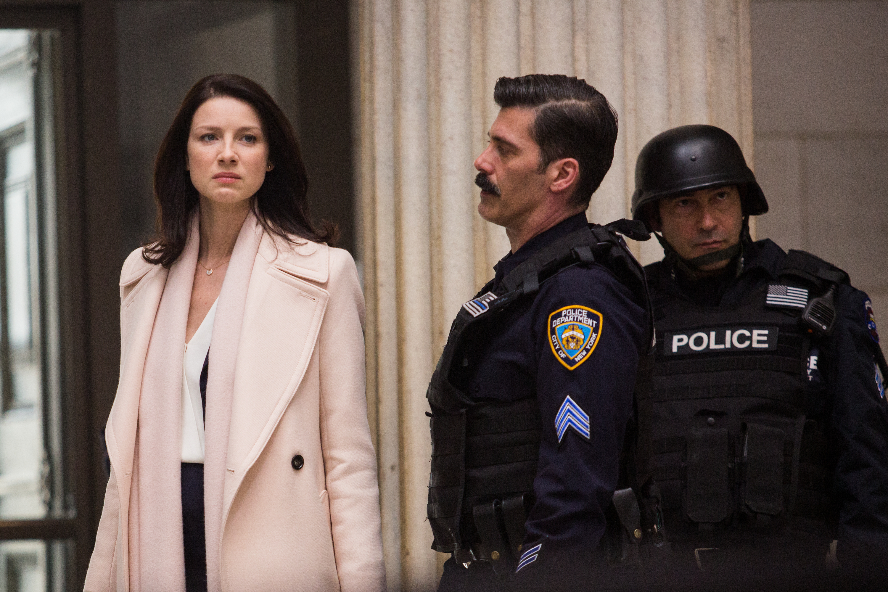 Caitriona Balfe with NYPD officers HD Wallpaper