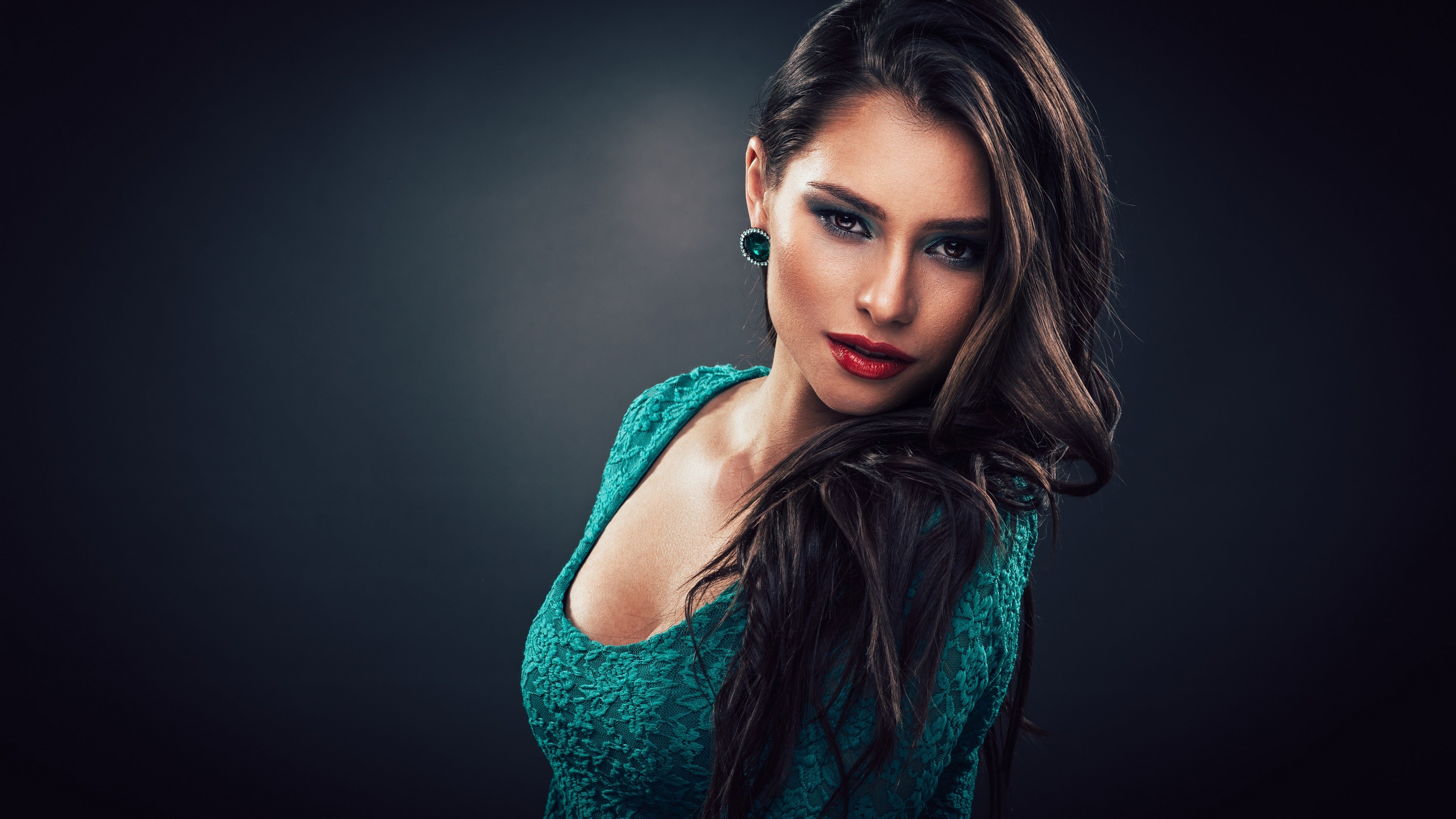 Woman in a teal dress with makeup HD Wallpaper