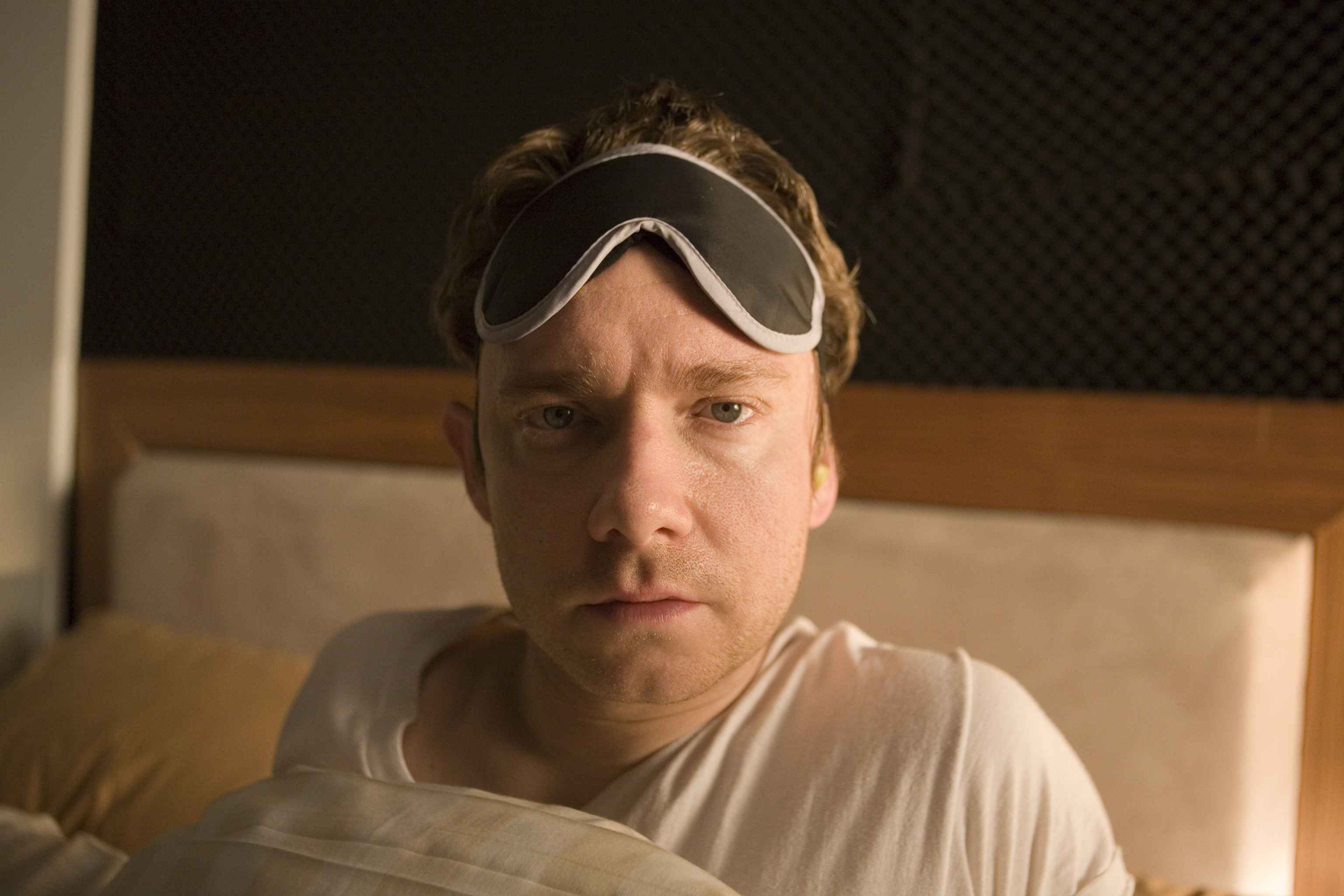 Martin Freeman wearing a sleep mask HD Wallpaper