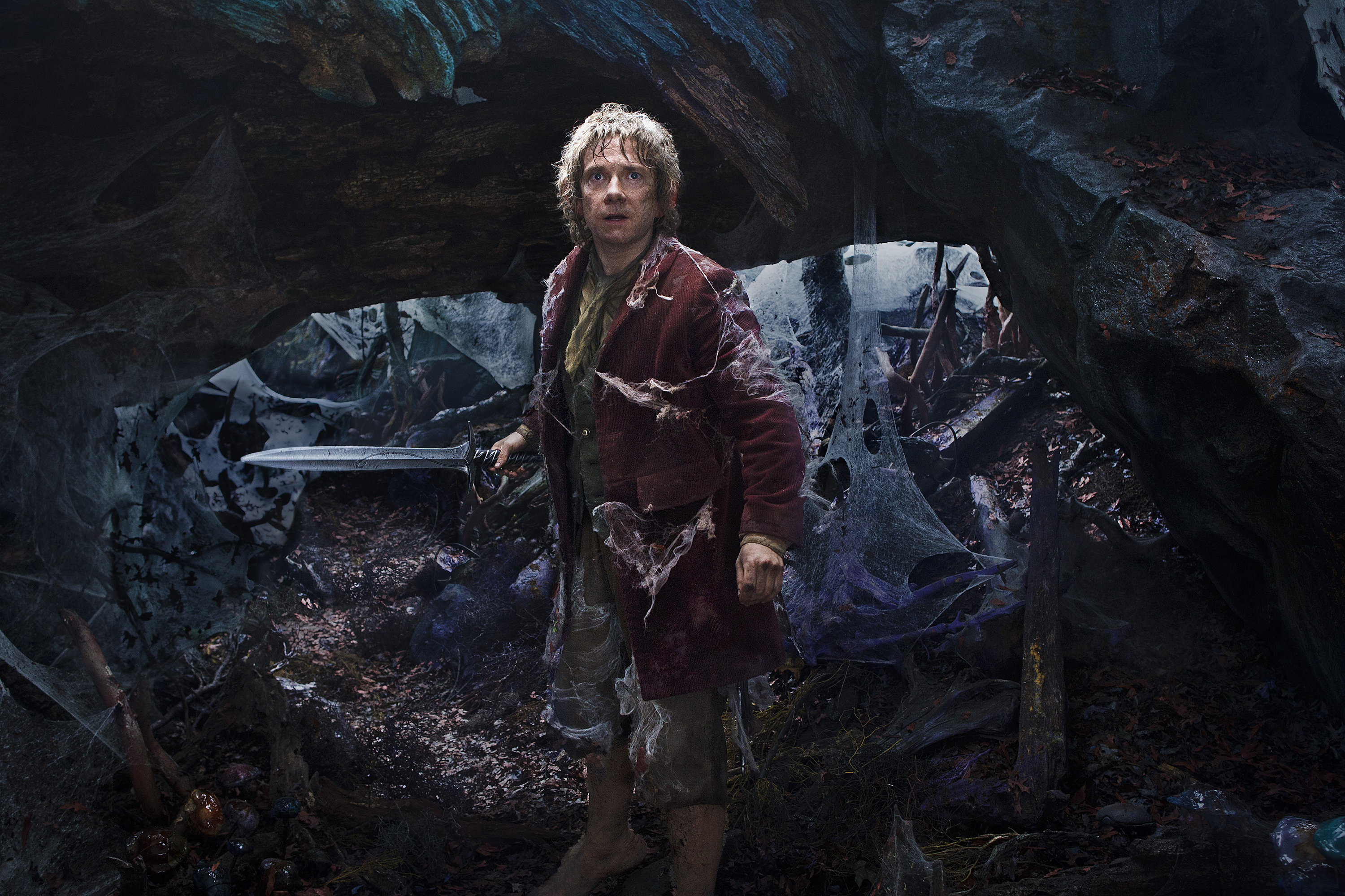 Bilbo Baggins from The Hobbit holding Sting HD Wallpaper