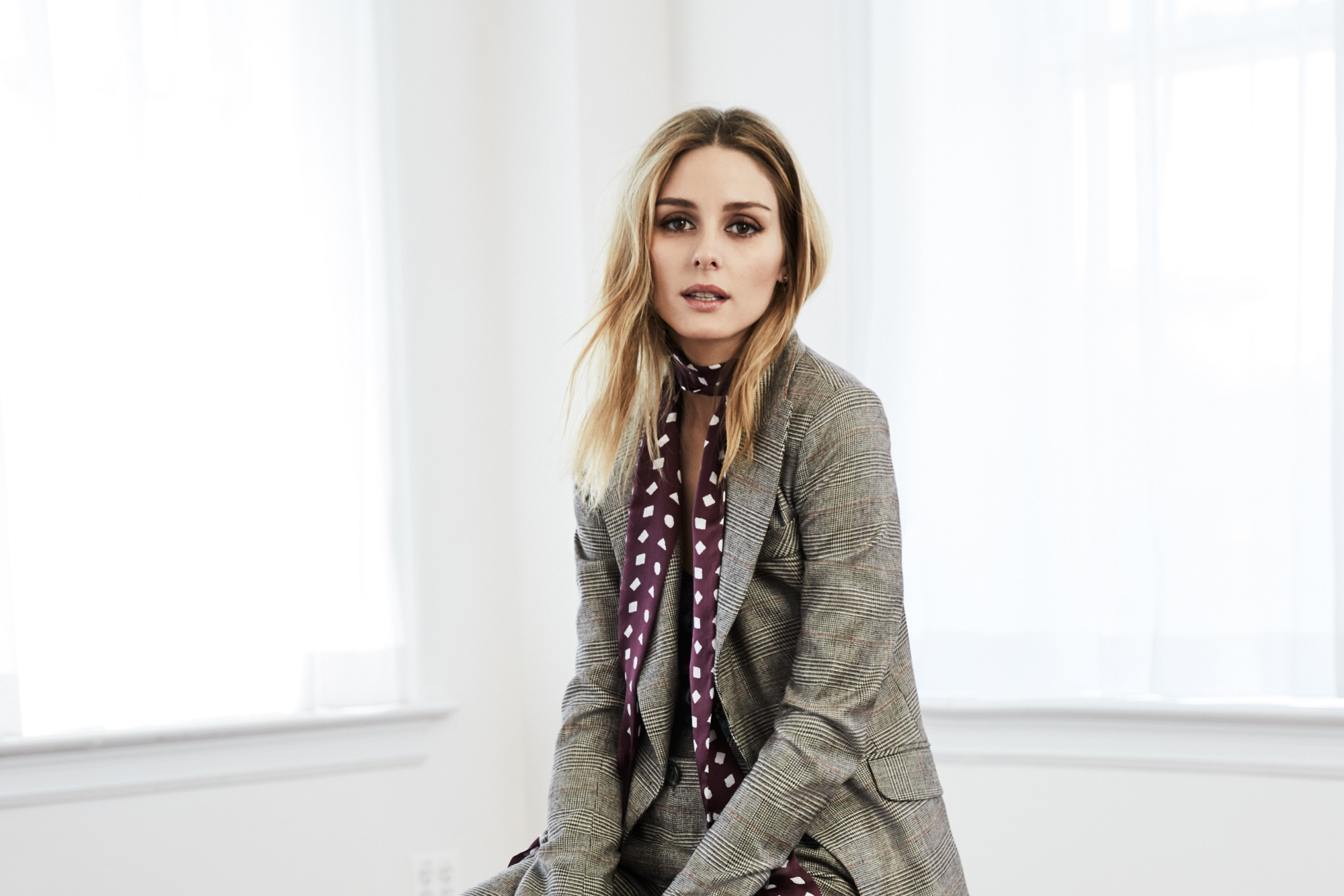 Olivia Palermo in a Plaid Suit HD Wallpaper