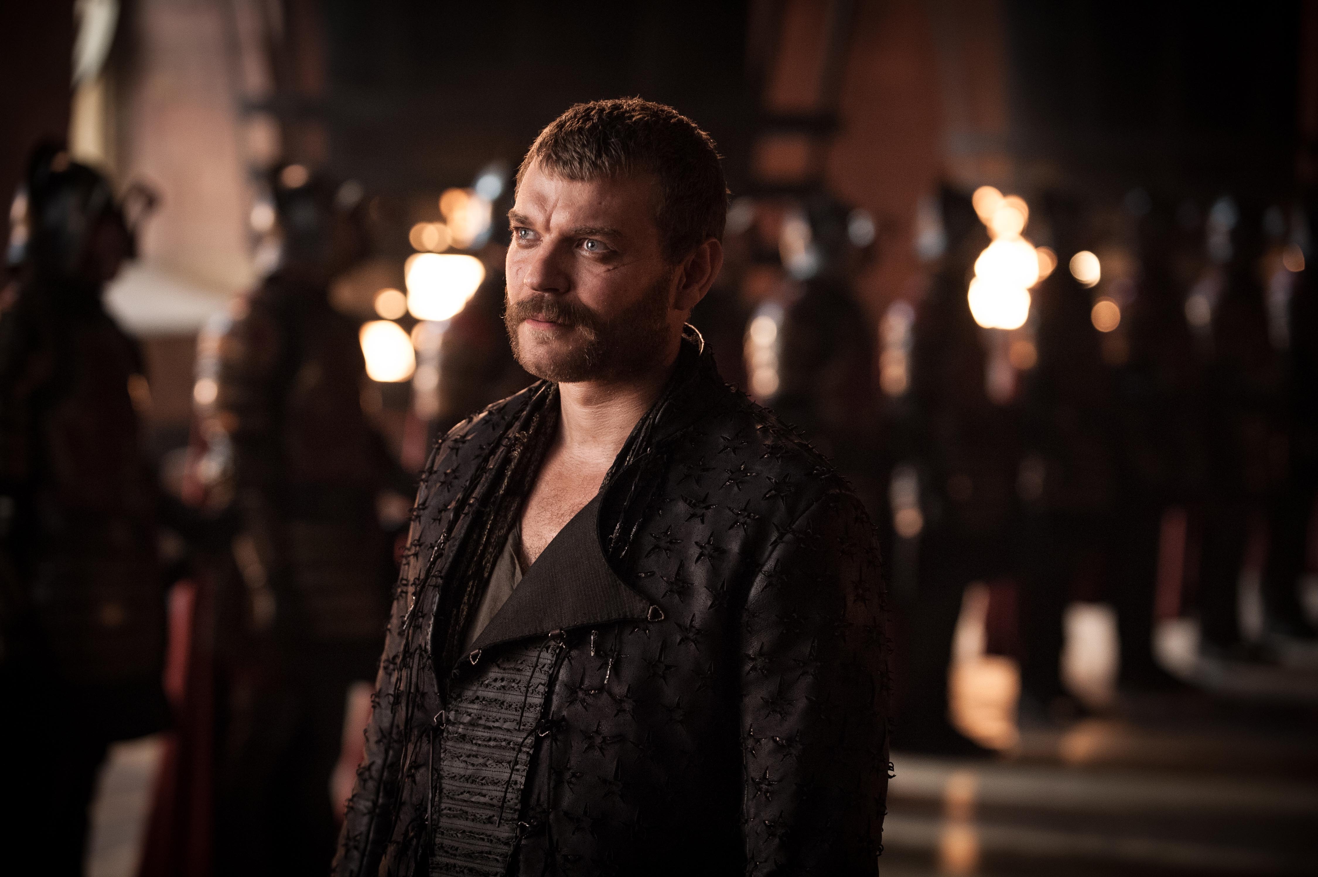 Pilou Asbæk in costume HD Wallpaper