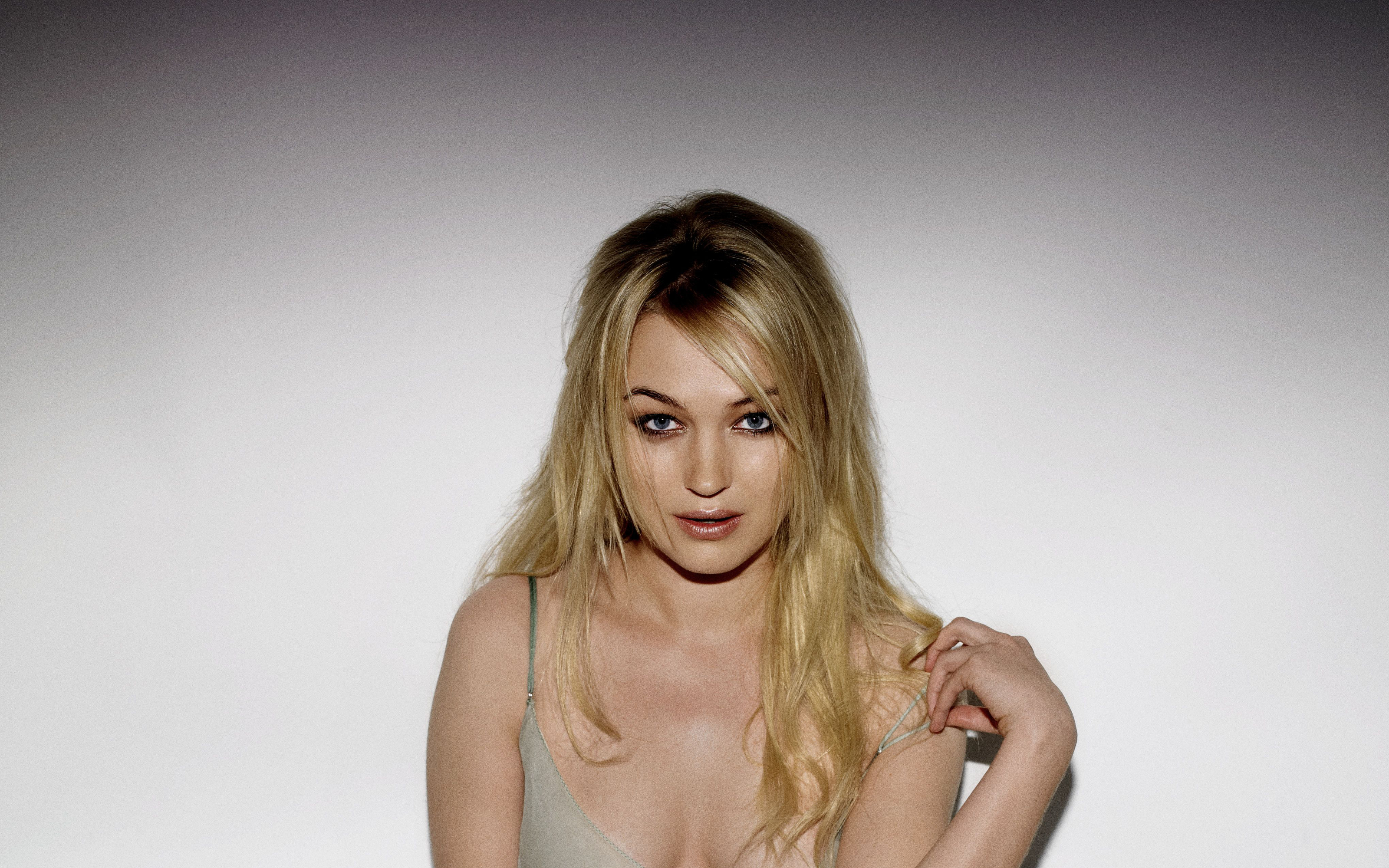 Sophia Myles HD Wallpaper