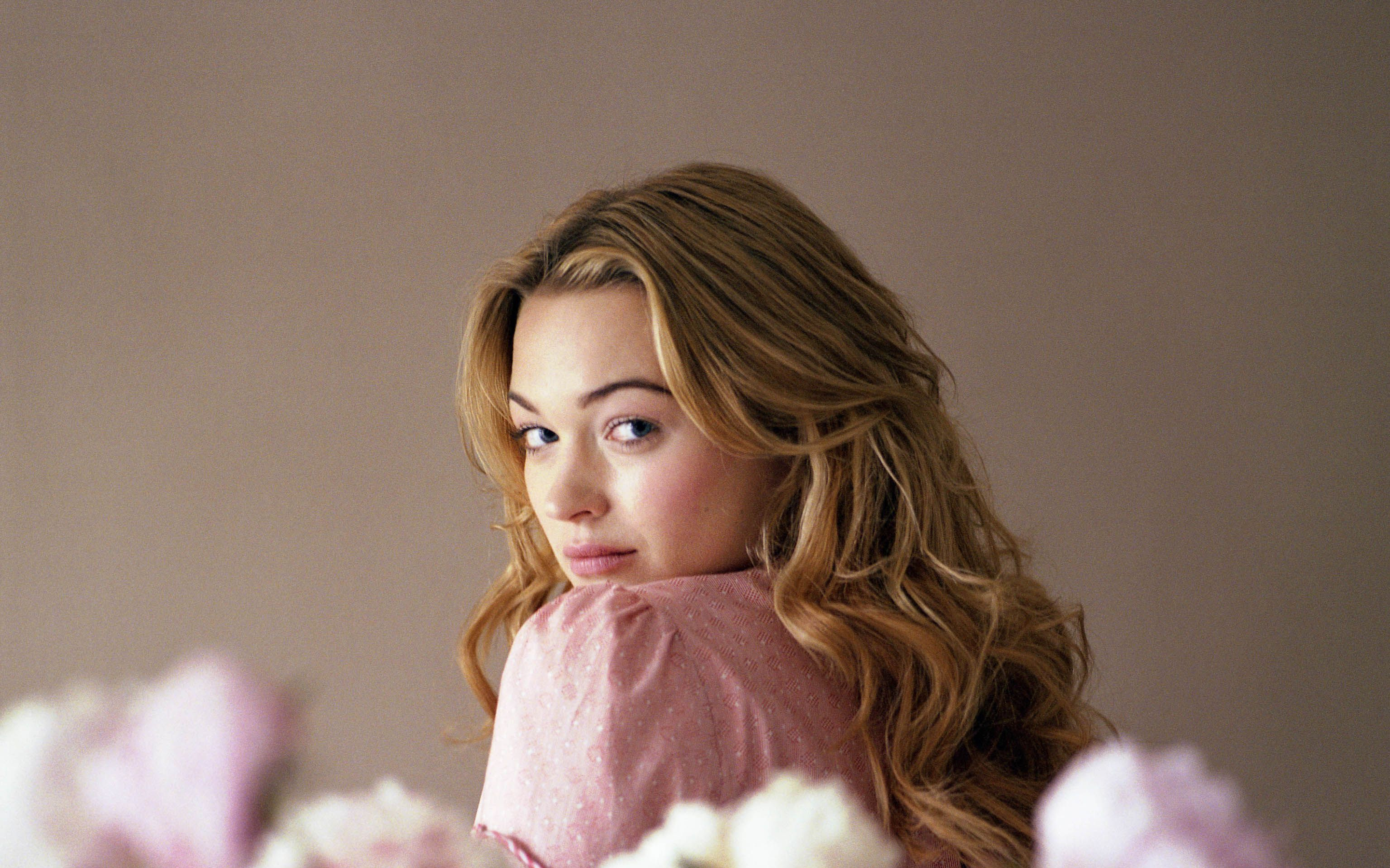 Sophia Myles HD Wallpaper