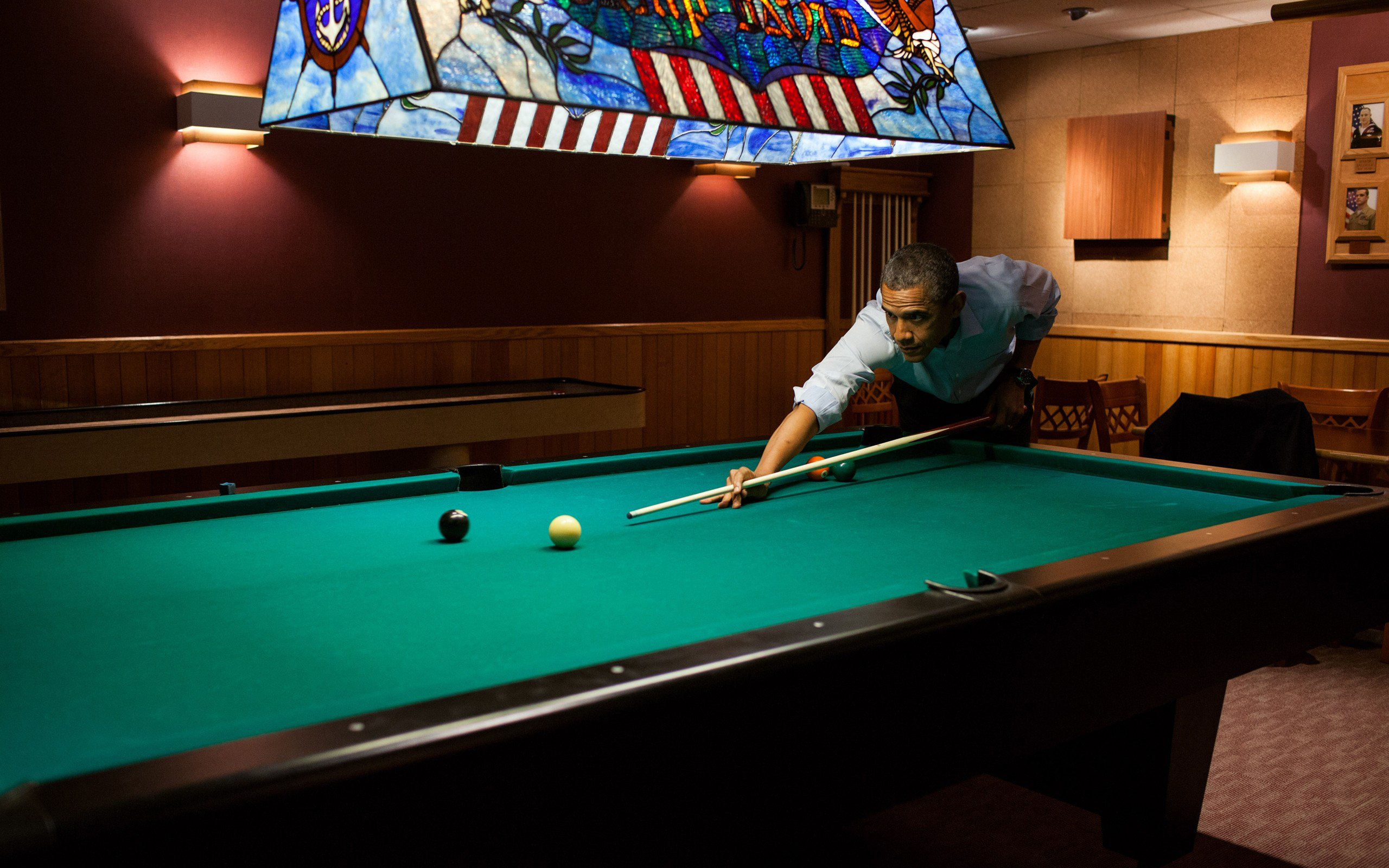 Barack Obama playing pool HD Wallpaper