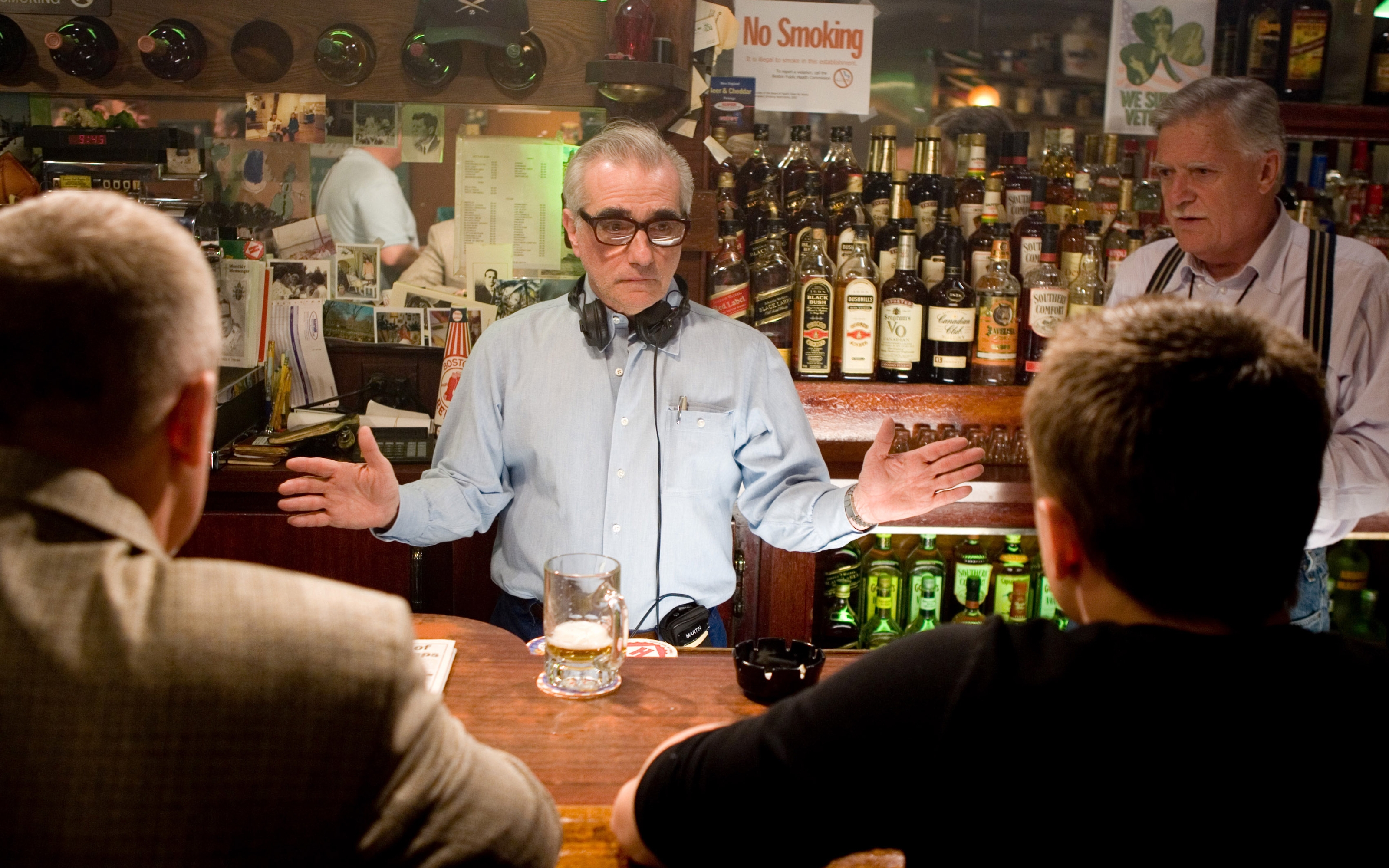 Martin Scorsese directing in a bar HD Wallpaper