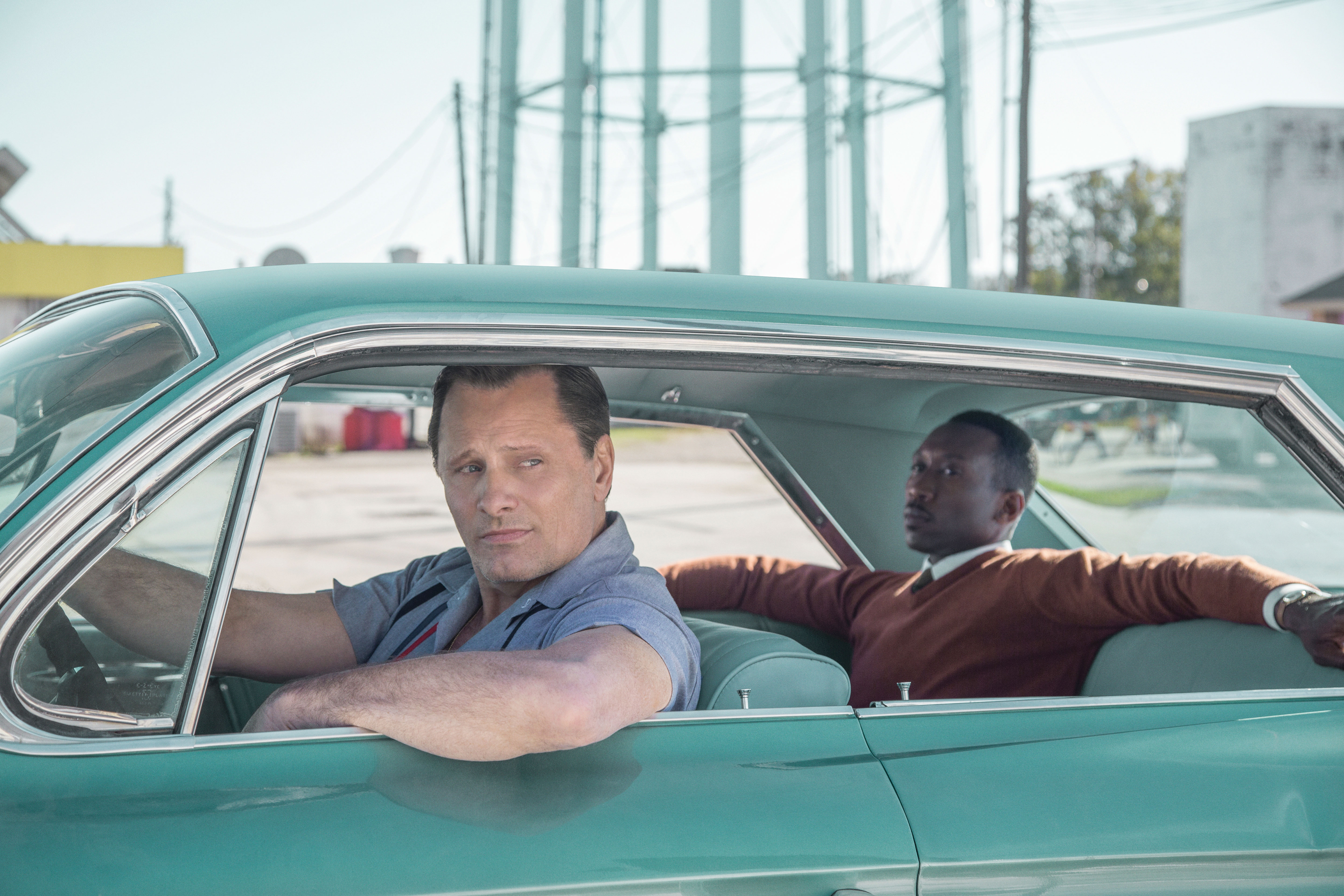Viggo Mortensen and Mahershala Ali in a car HD Wallpaper