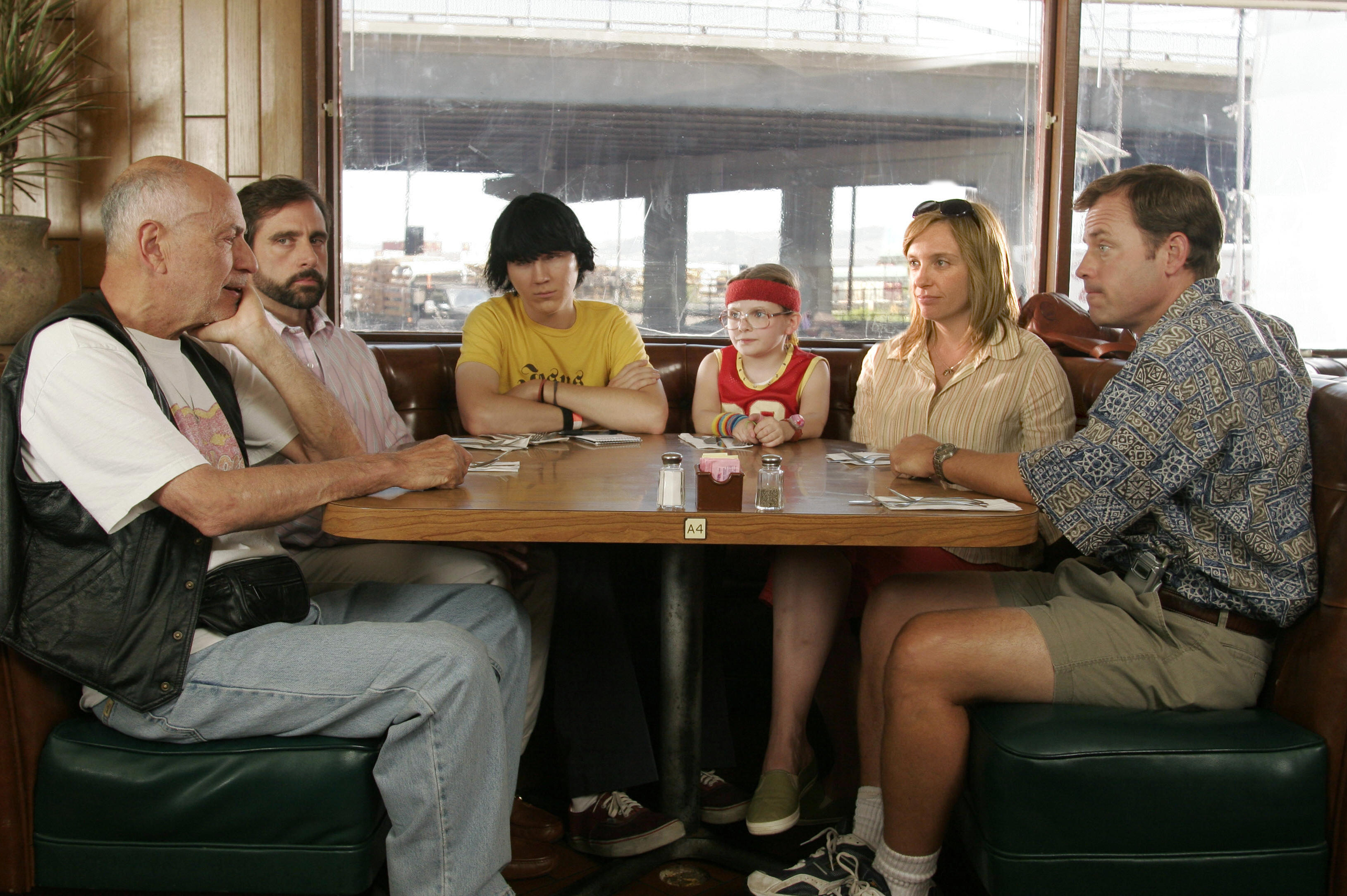 Little Miss Sunshine cast at a diner HD Wallpaper